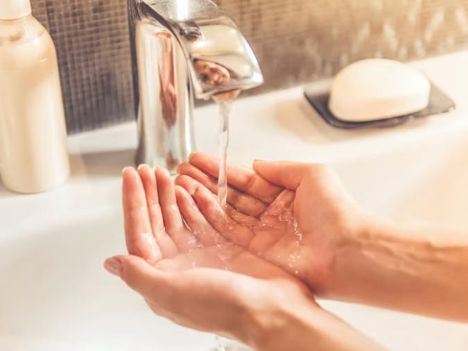 Vasker hænder