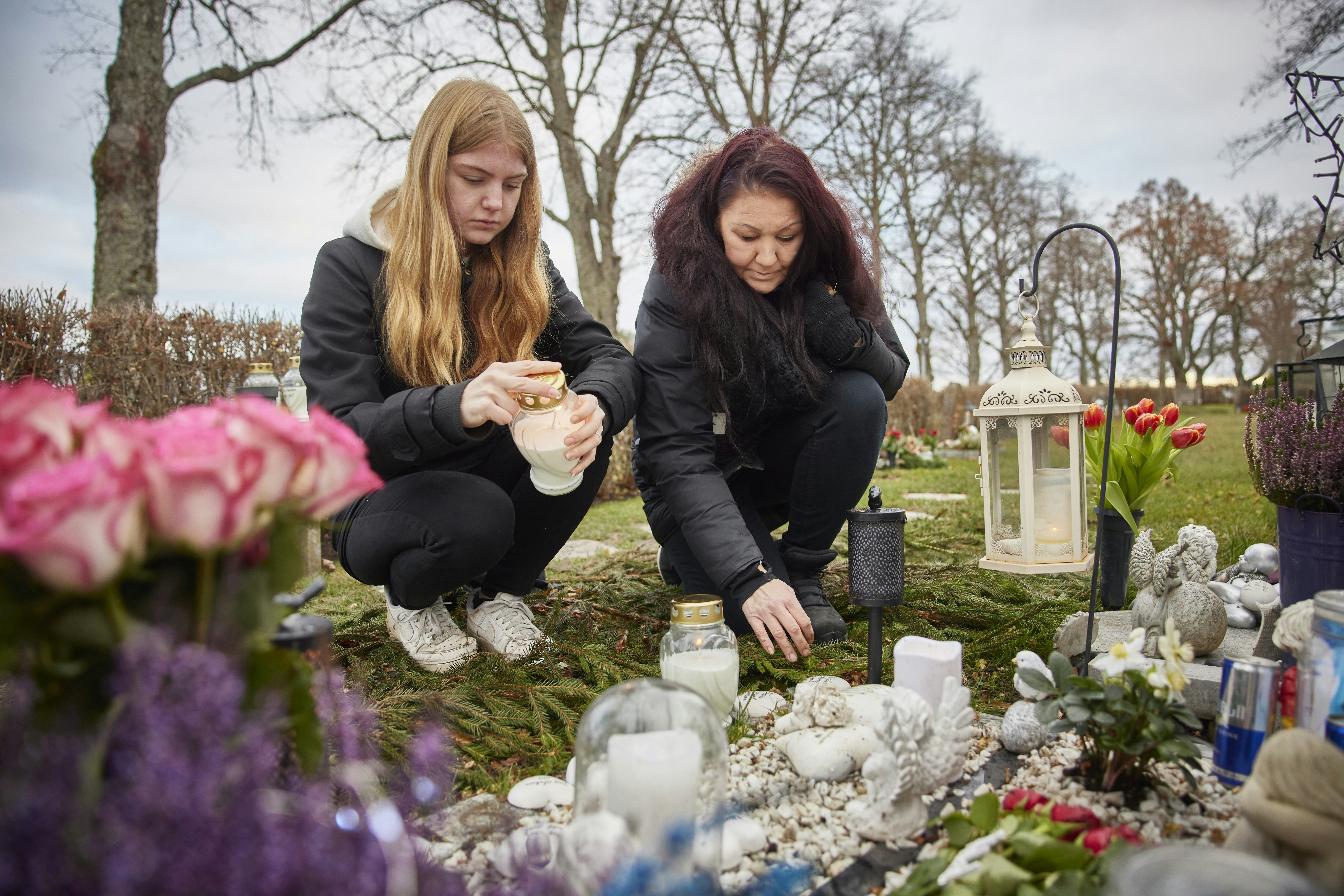 Michaela sammen med Dennis' lillesøster