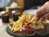Pomfritter med ketchup