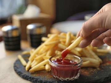 Pomfritter med ketchup