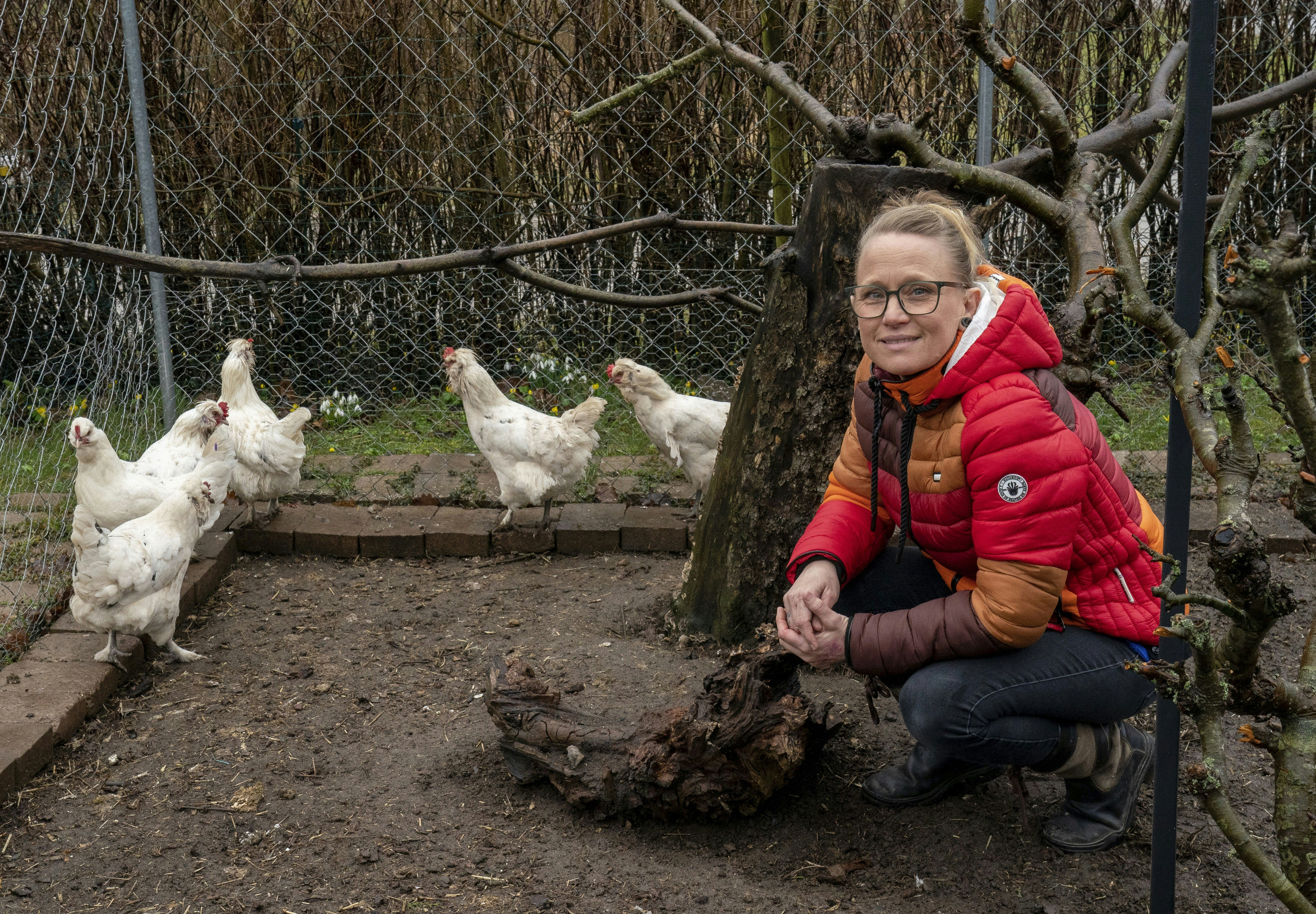 Katja har tabt sig udelukkende gennem kostændring. Vægttabet har givet hende overskud til at begynde at styrketræne, ligesom hun dagligt arbejder i stalden, træner sin pony, går tur med sin hund og passer hønsene. 