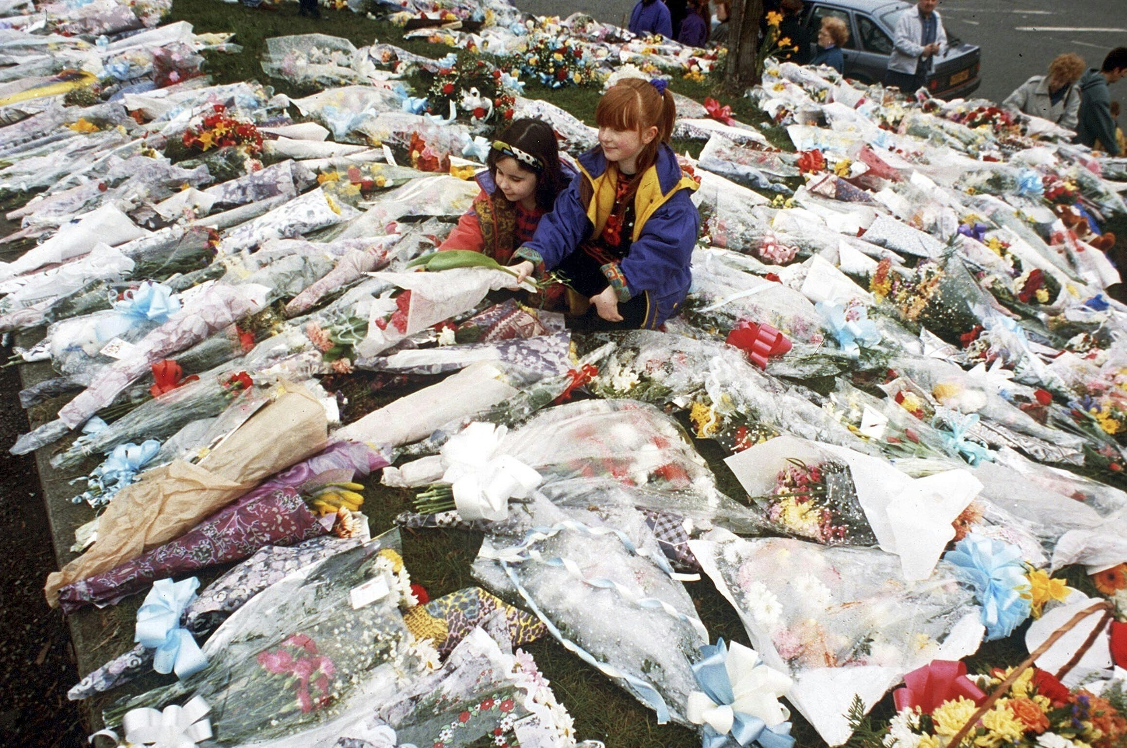Blomster til ære for 2-årige James Bulger.