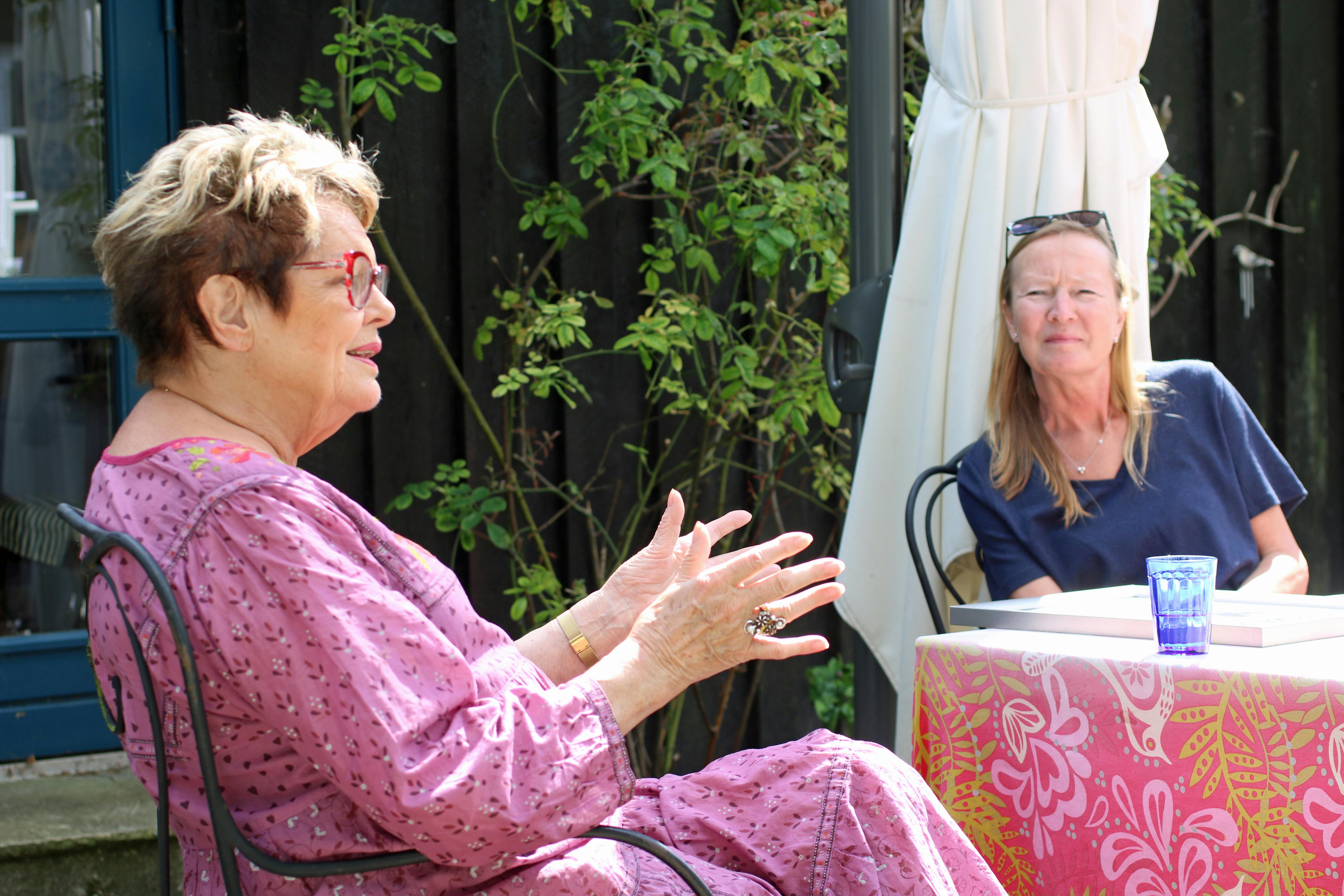Ghita Nørby (tv) er præsident og Vibeke Haslund (th) er direktør i Dyrefondet.
