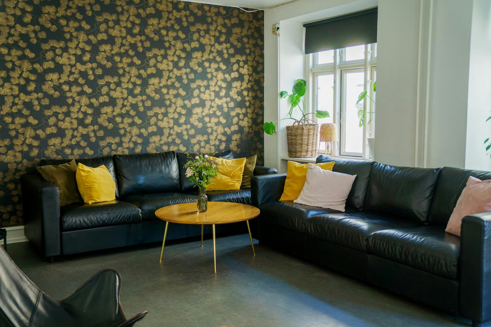 Sofaen i Reden, hvor kvinderne kan slappe af midt i deres ellers hektiske liv på gaden.