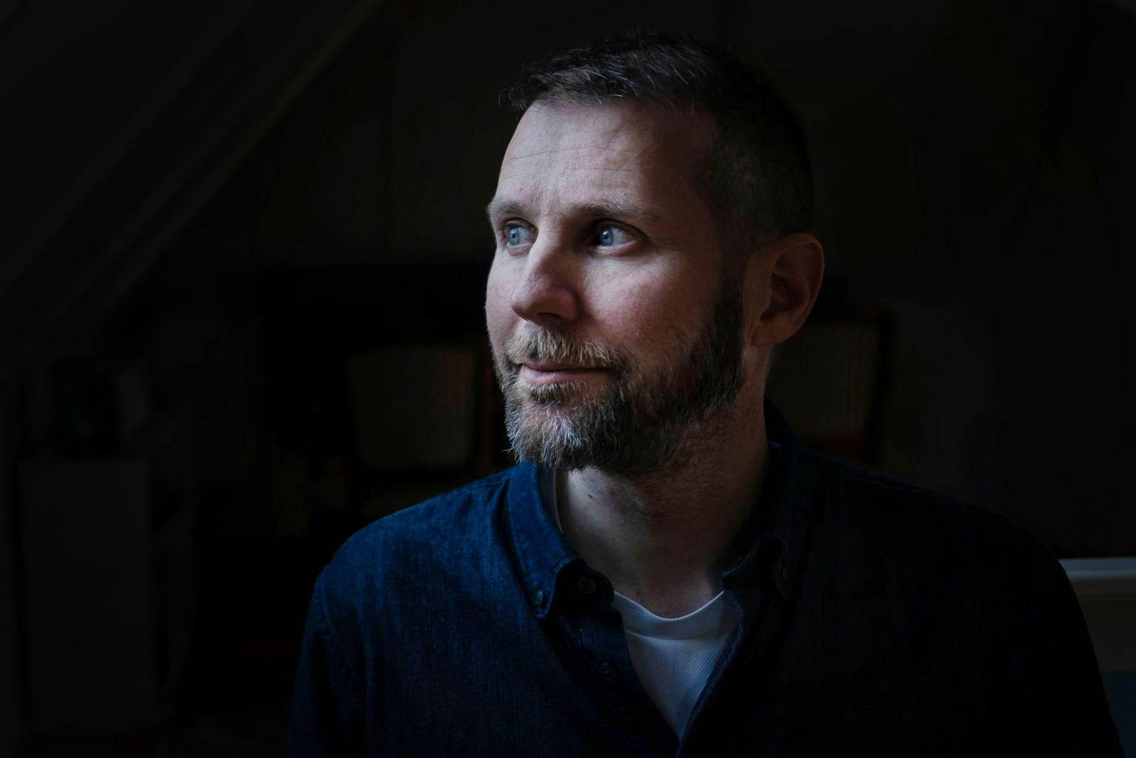 Skuespiller Kristian Ibler, som har skrevet bogen Enkemand.