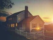 Hus ved solnedgang