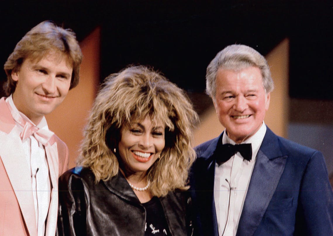 Tina Turner, Otto Leisner og Jørgen de Mylius før det direkte tv-show, OBS 86, der blev sendt fra Odense Koncerthus.
