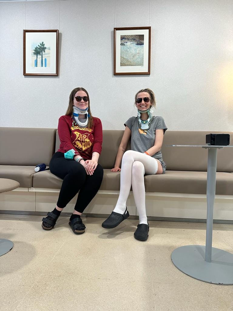 Cecilie og Lena på hospitalet