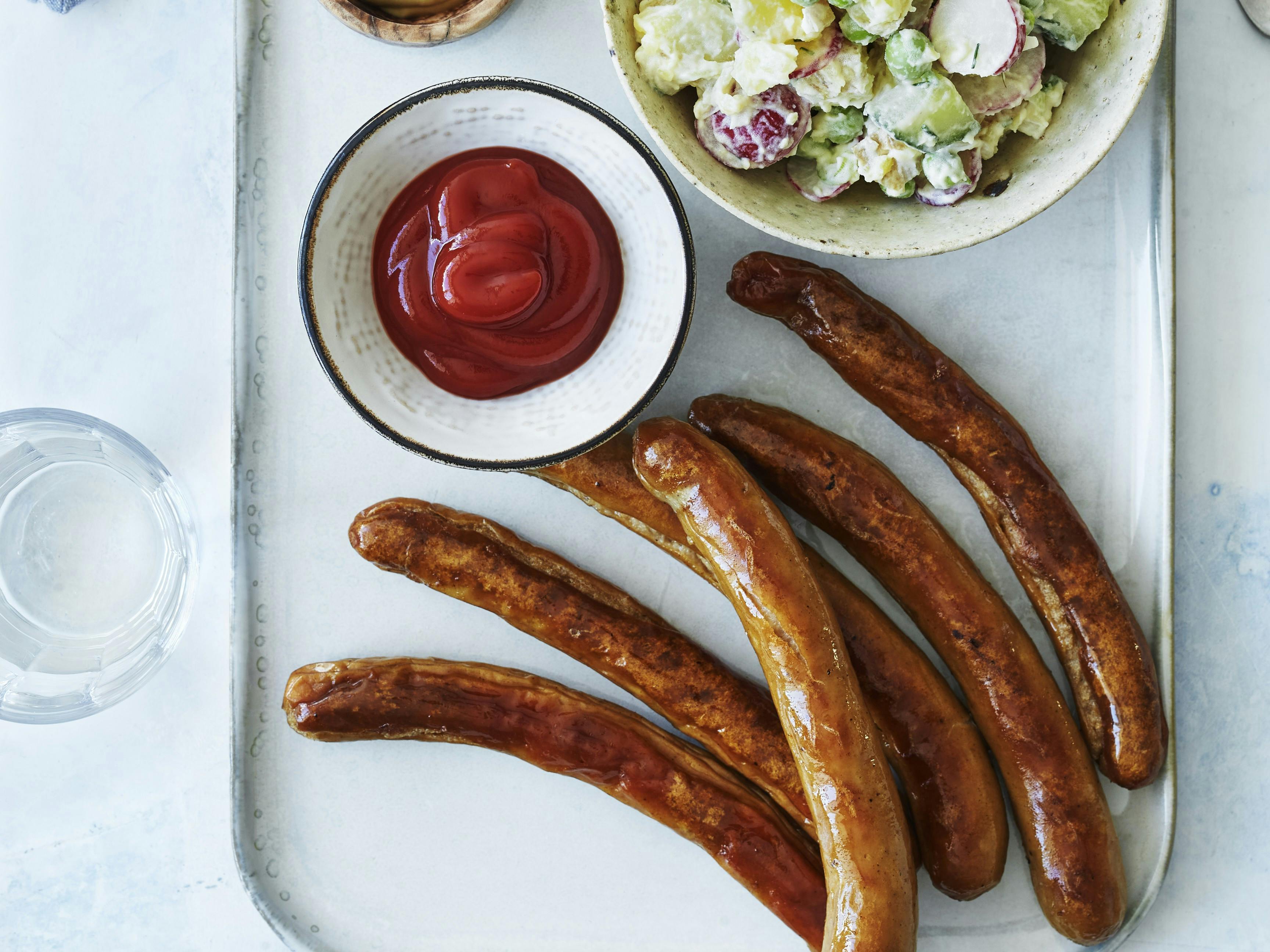 Kartoffelsalat med grillpølser