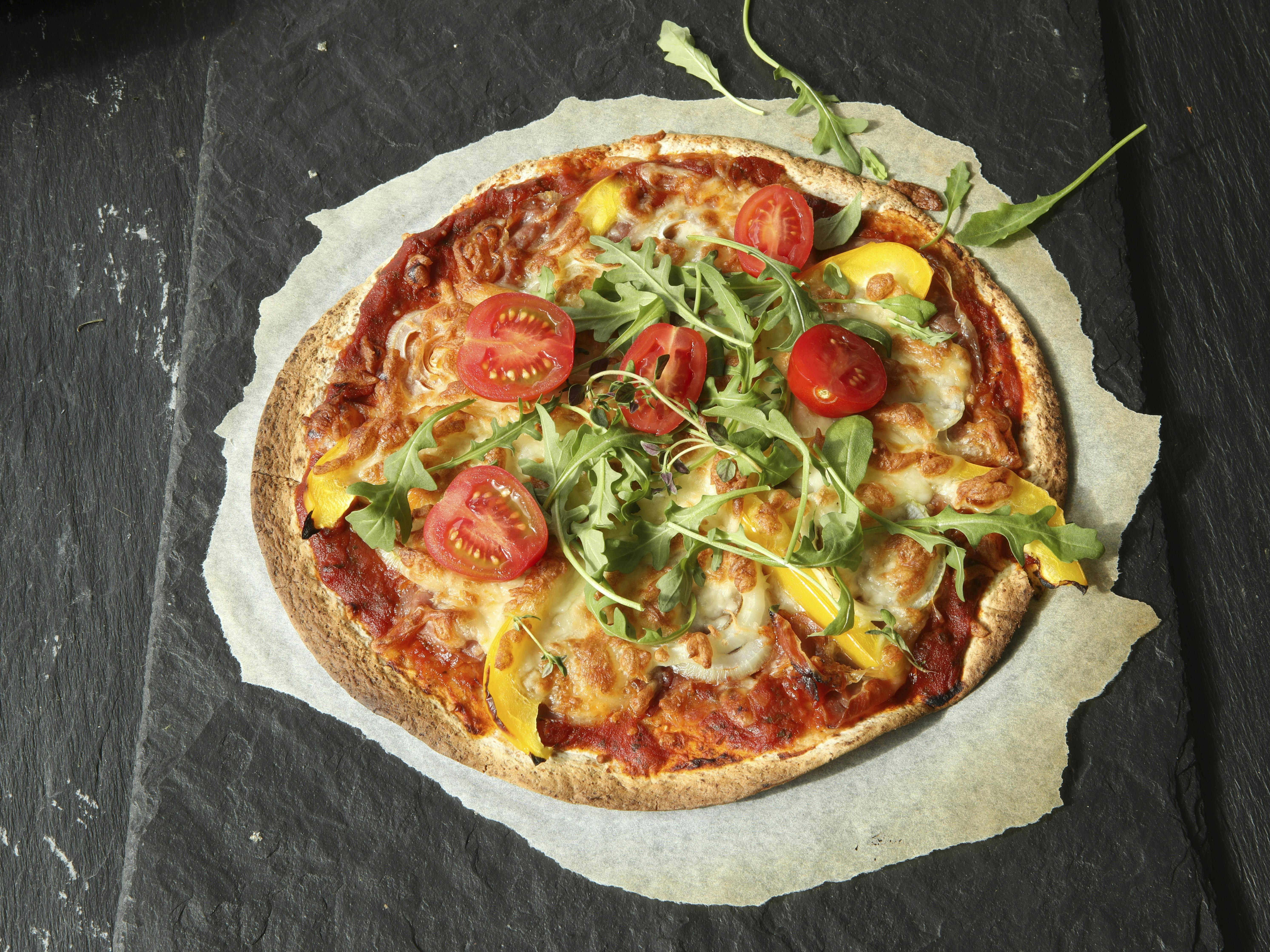 https://imgix.udeoghjemme.dk/2023-07-27/slank-uh-31-ubberup-tortilla-pizza-4383_ok.jpg