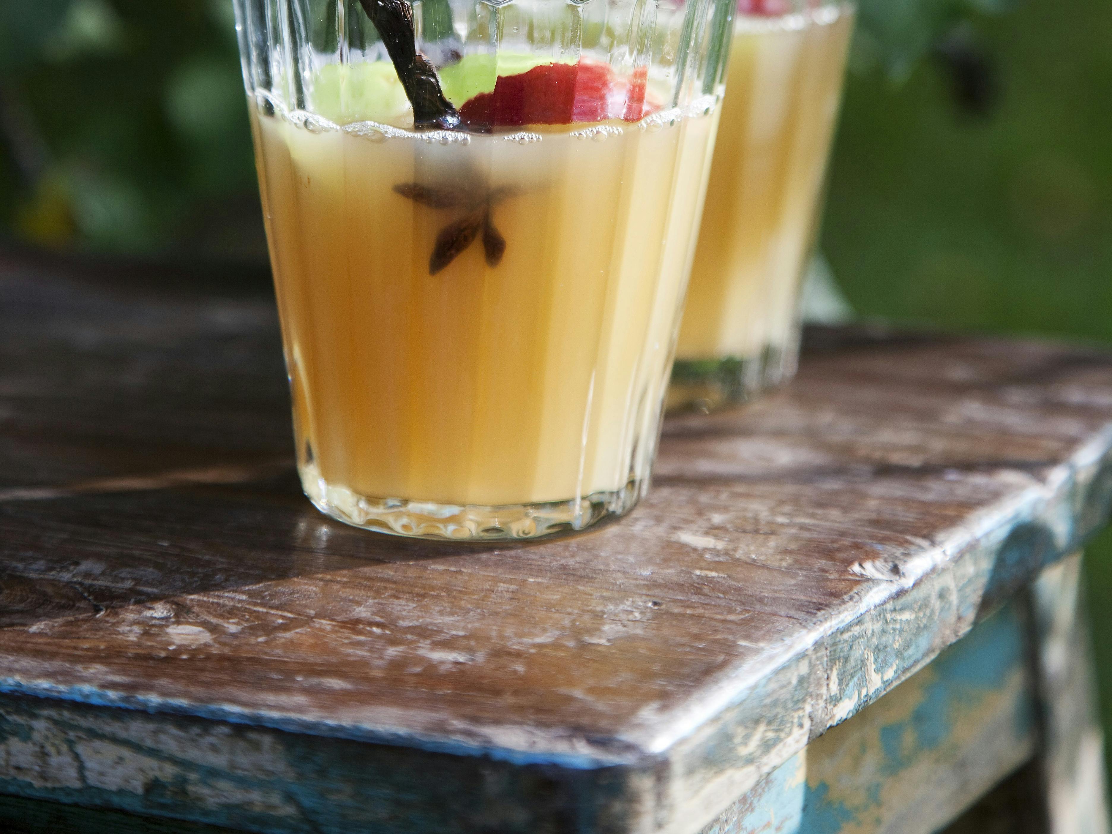 Varm æbledrik med rom