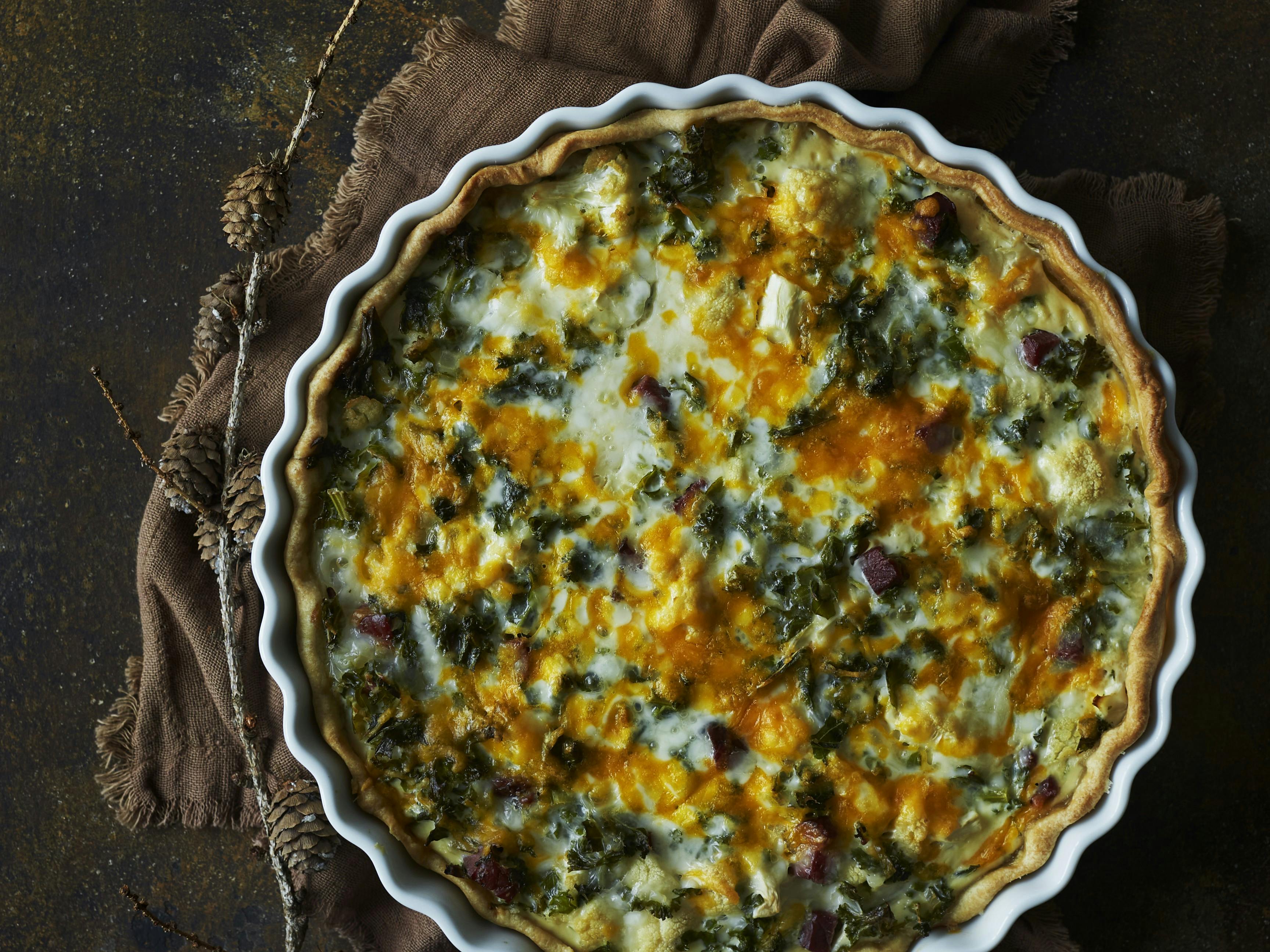 Grøntsagstærte med røget mørbrad