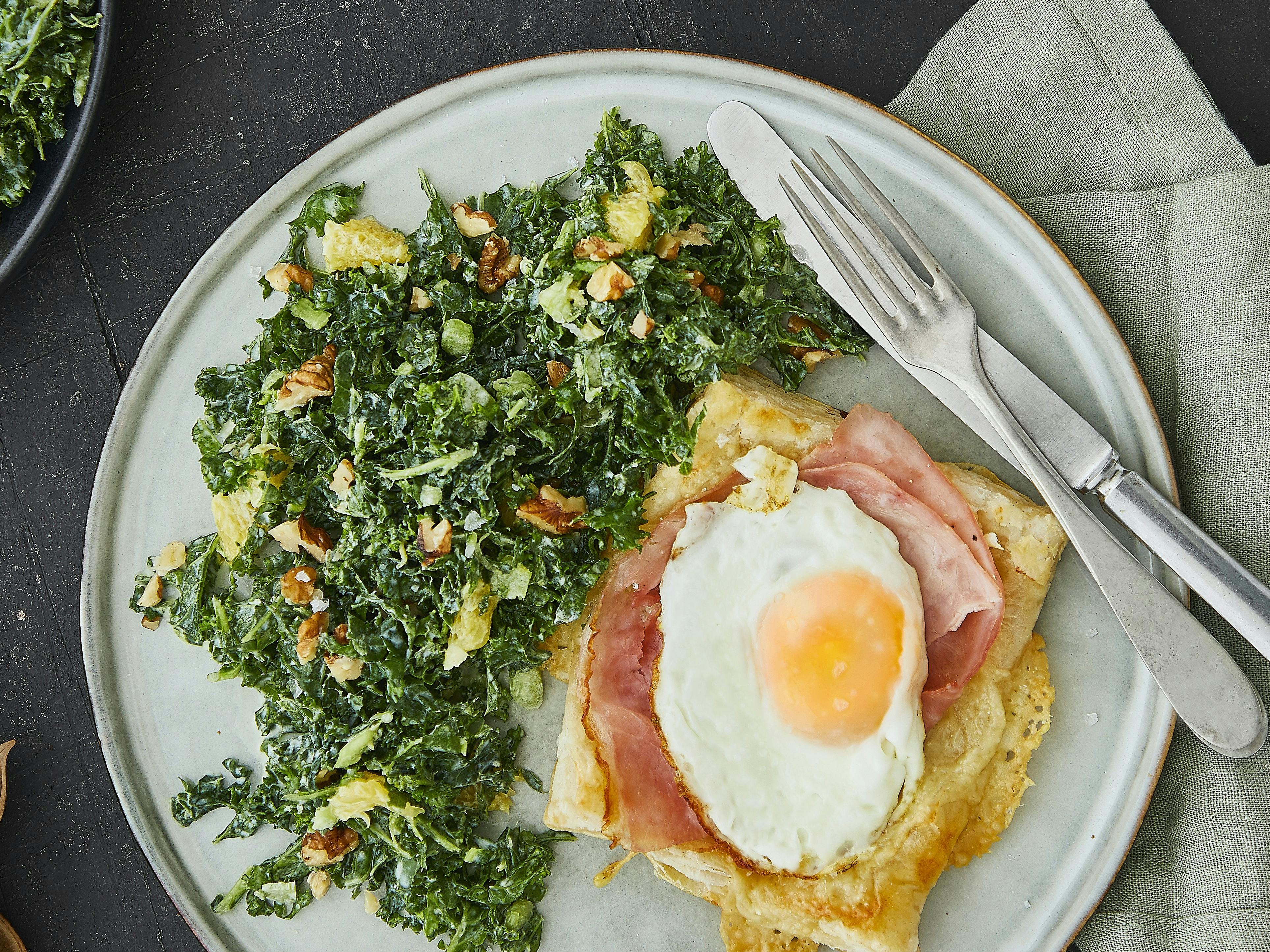 Croque madame grønkålssalat