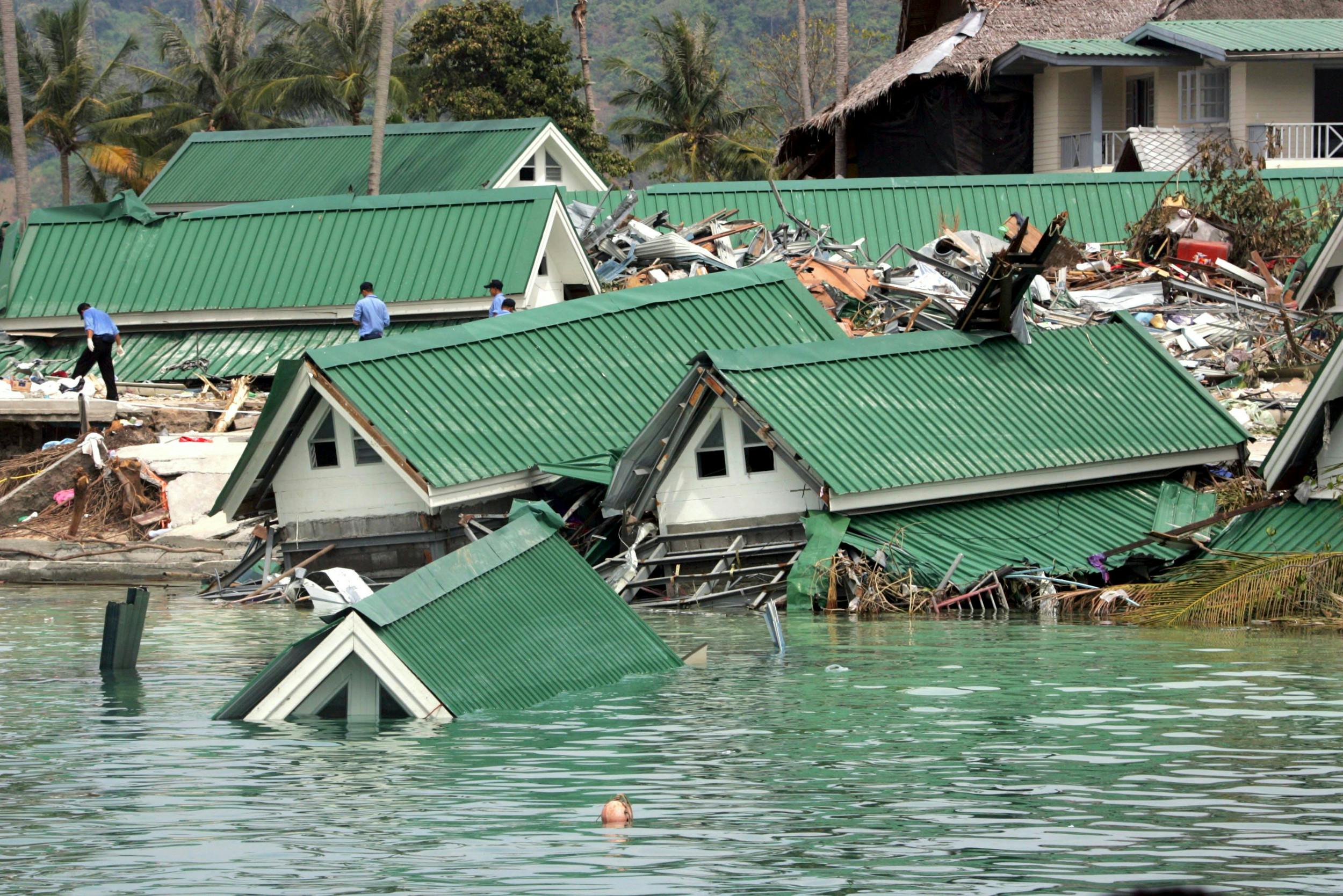 Tsunamien i det sydøstlige Asien i 2004 krævede over 280.000 omkomne og nærmest uoverskuelige ødelæggelser. Thailand blev hårdt ramt med cirka 11.000 døde og savnede.