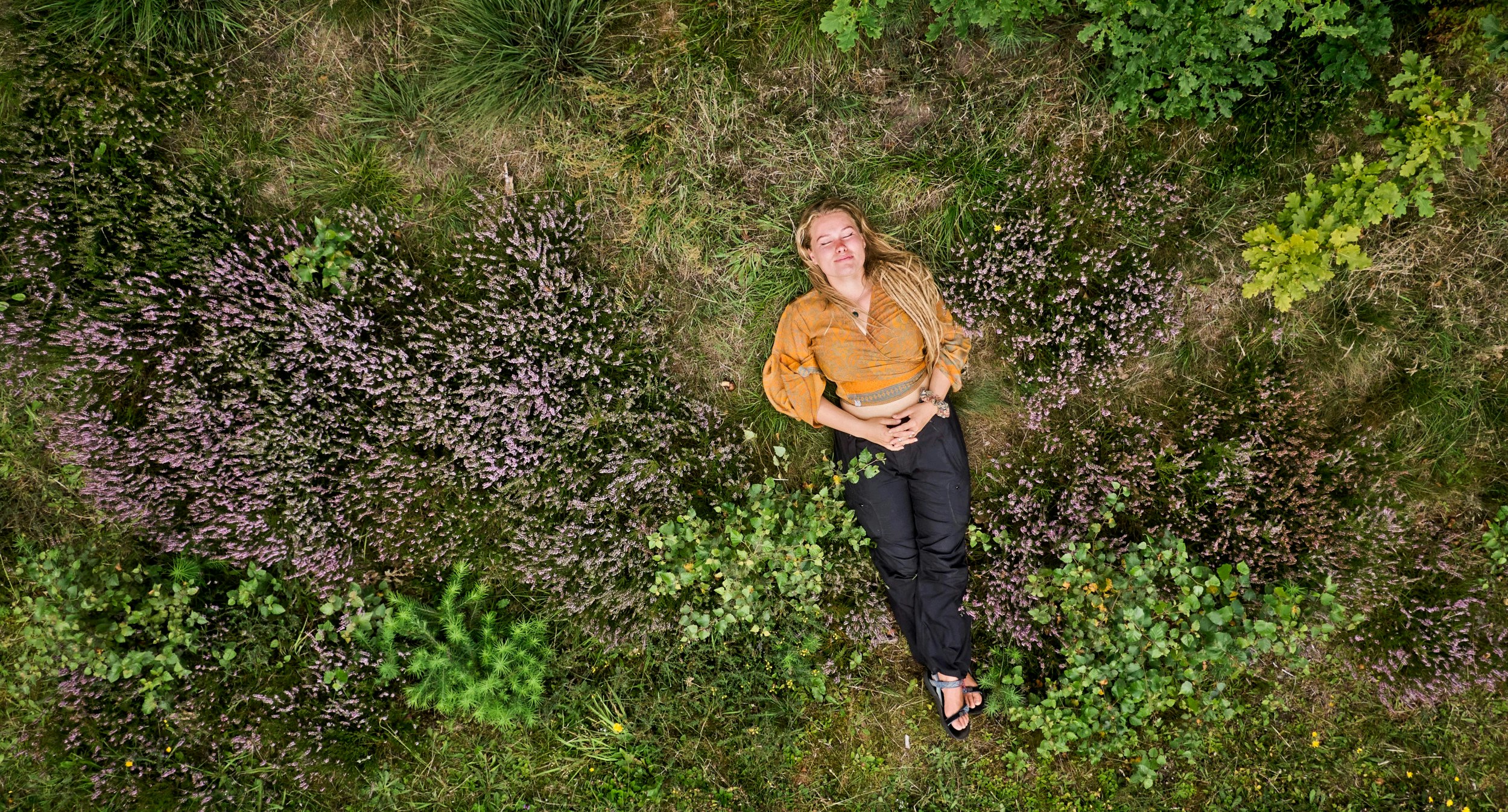 – Jeg har ikke kun flyttet mig fysisk, men også mentalt, siger Anna-Caroline om sin beslutning om at bo i naturen.