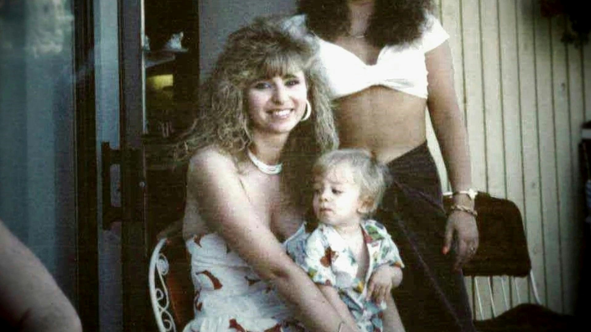 Alexandra med sønnen Brandon, da han var lille.