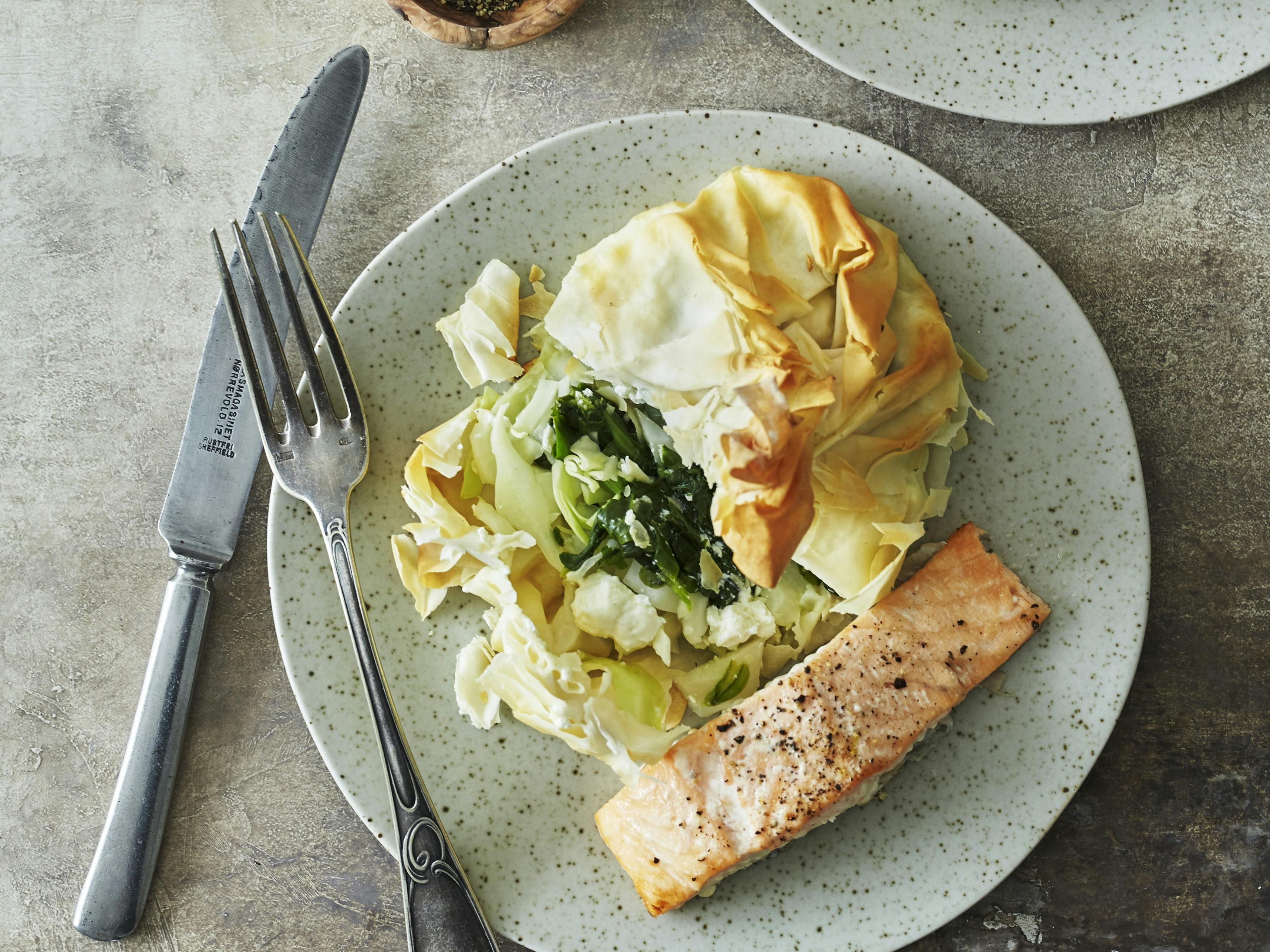 Feta-spinat-pakker og laks