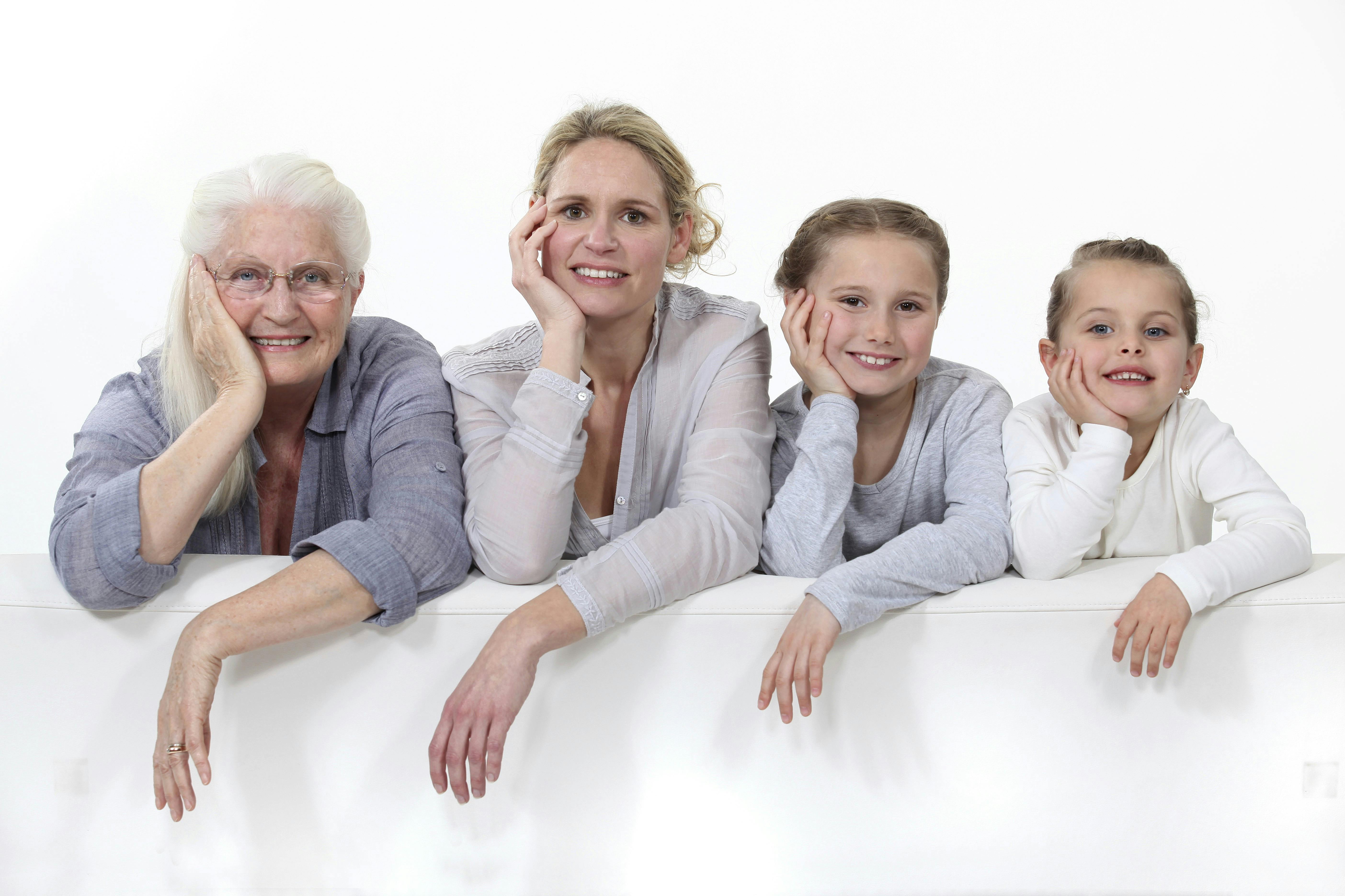 Tre generationer af kvinder.