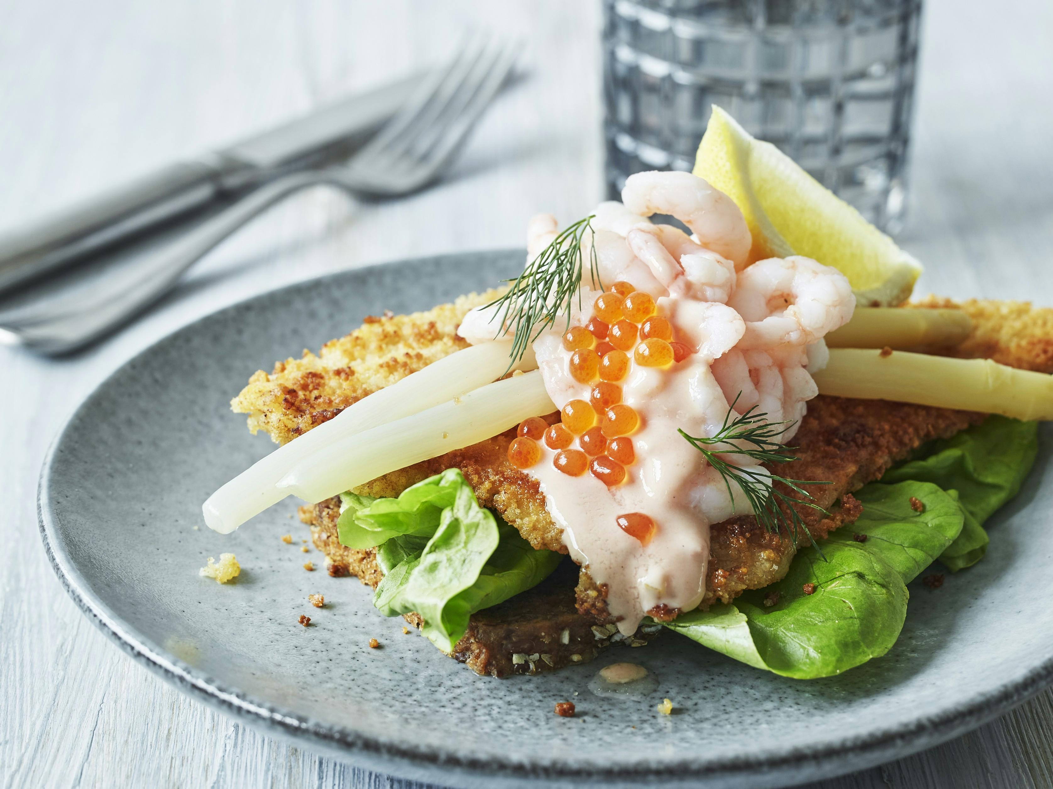 Stjernekastere: Mini stjerneskud med rødspættefilet, rejer og hvide asparges