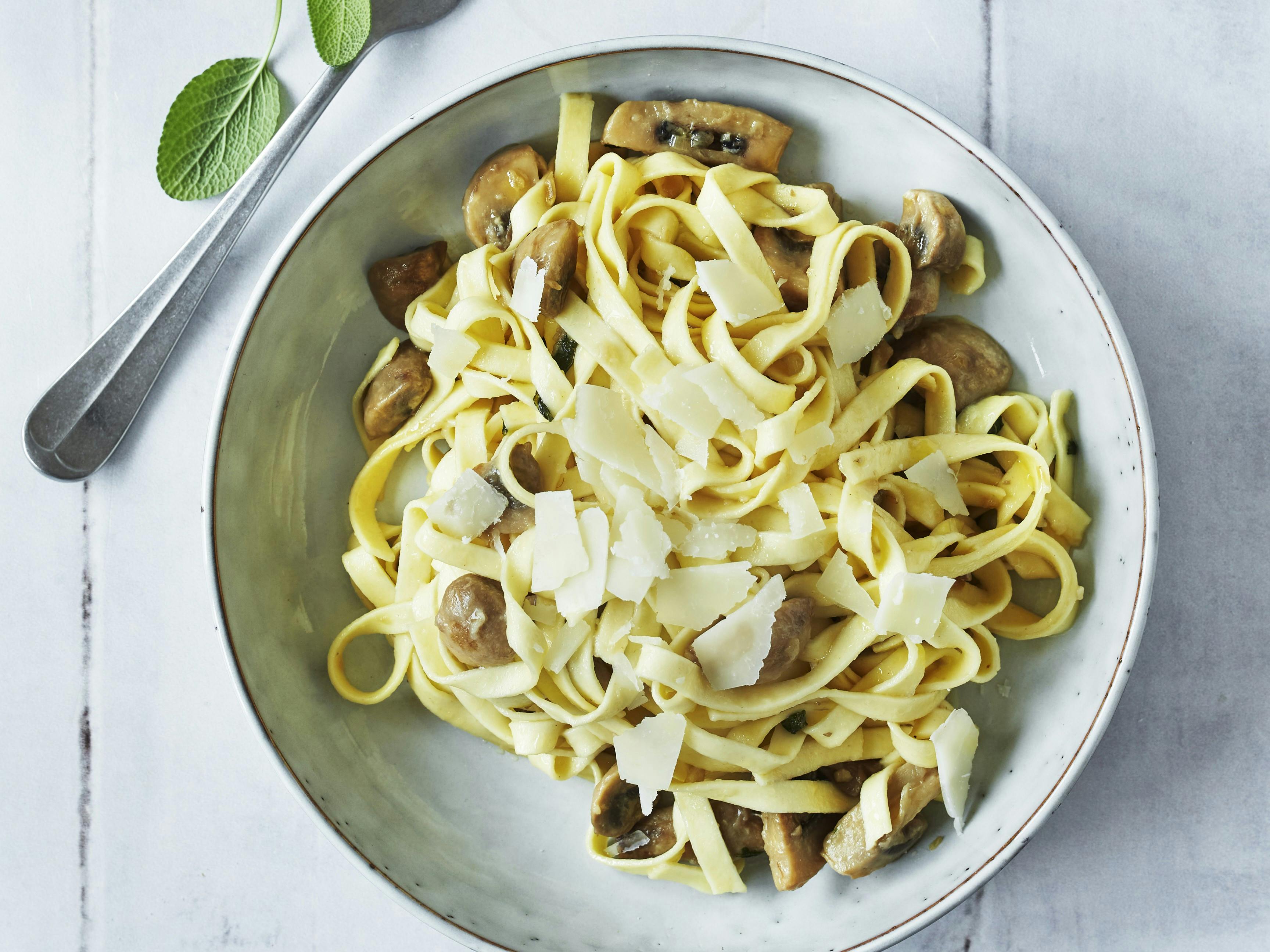 Tagliatelle med savmpe og salviesmør