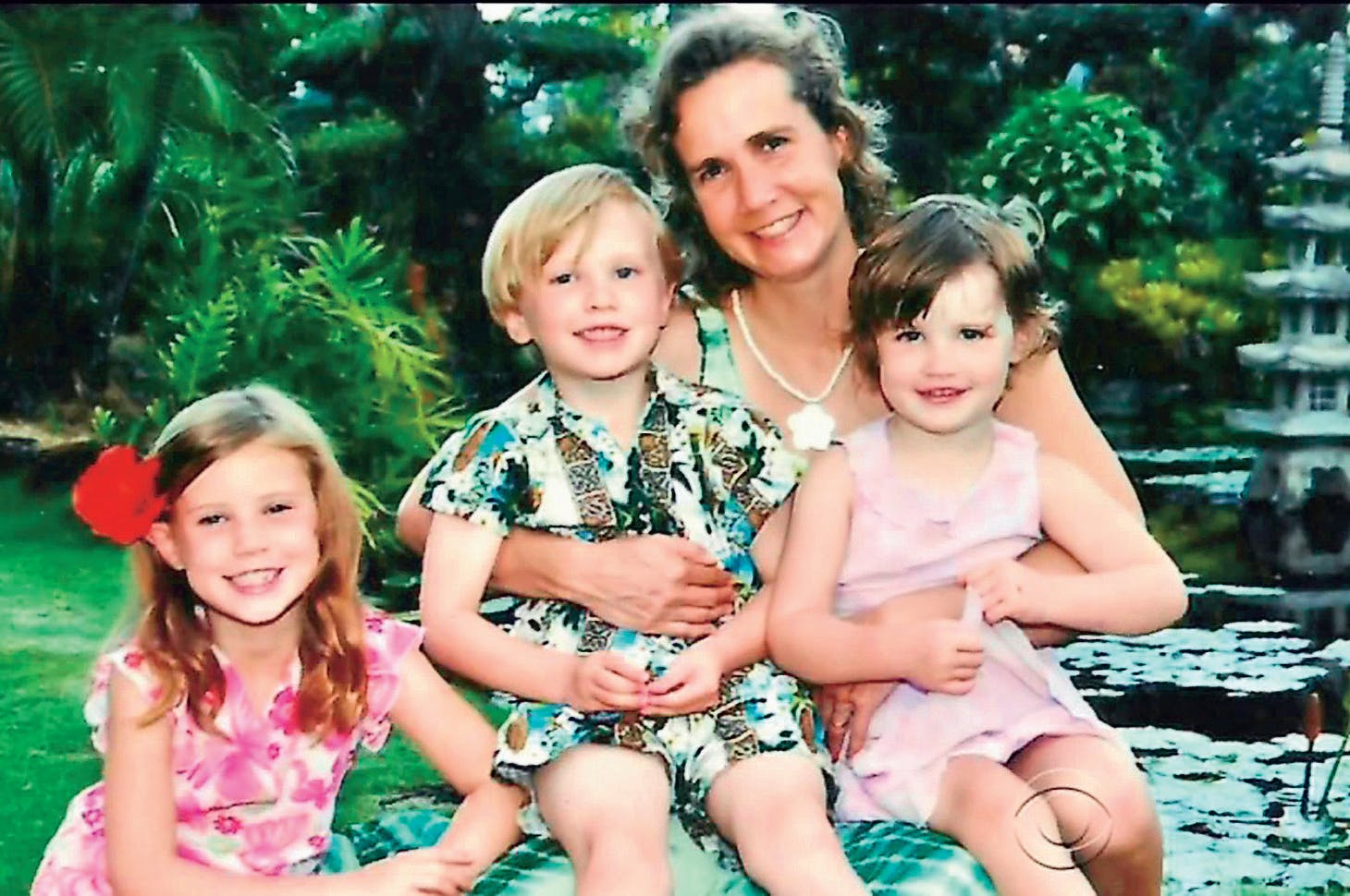 Stephanie Roller med sine tre børn