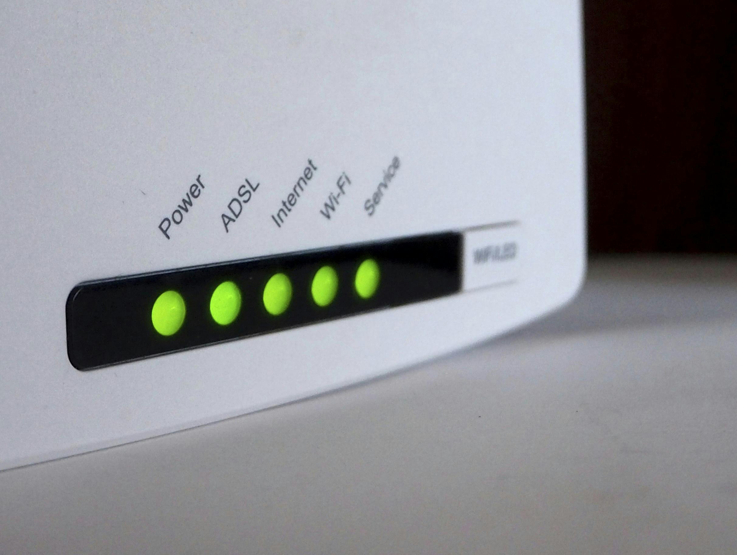 Internet ADSL modem lights, status ok