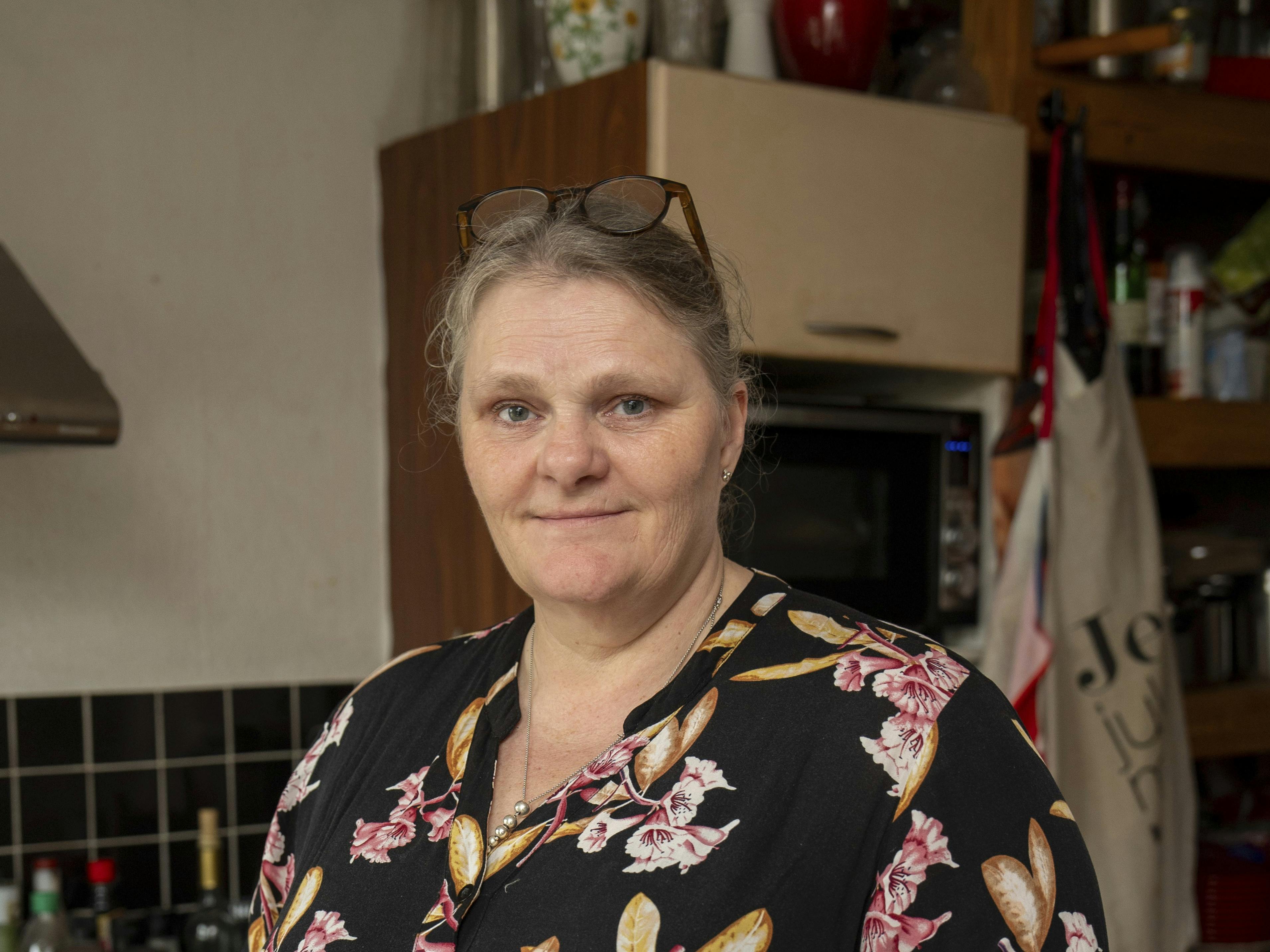 Annette Thomsen i sit køkken. Hun har fulgt Diabetes Kuren og har fået styr på begyndende diabetes.