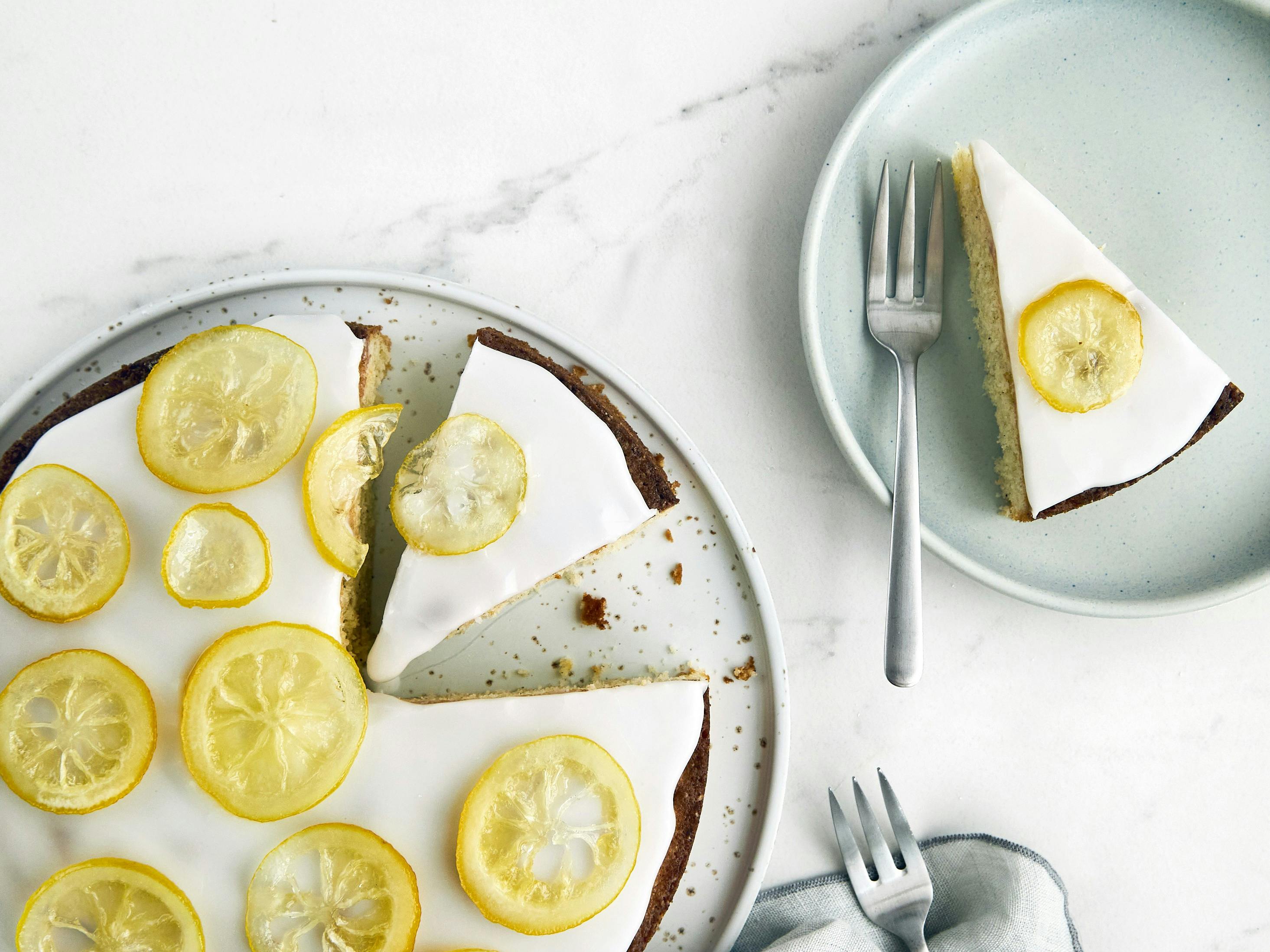 Svanpet citronkage med hjemmelavede sukkercitroner og koldskålsglasur