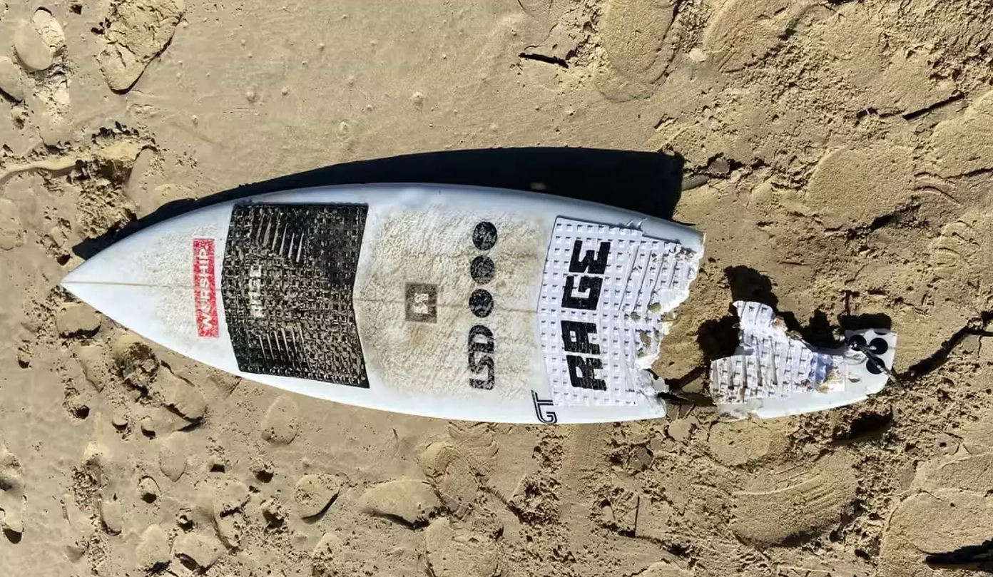 Surfer mister ben i hajangreb