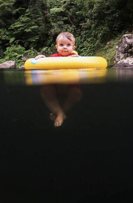 Billeder af mørkt havvand