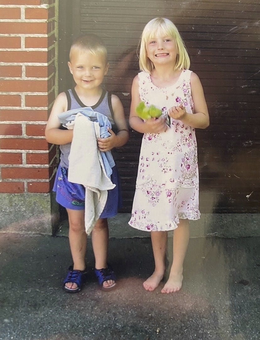 Patrick og Cecilie, der voksede op i et hjem med misbrug.