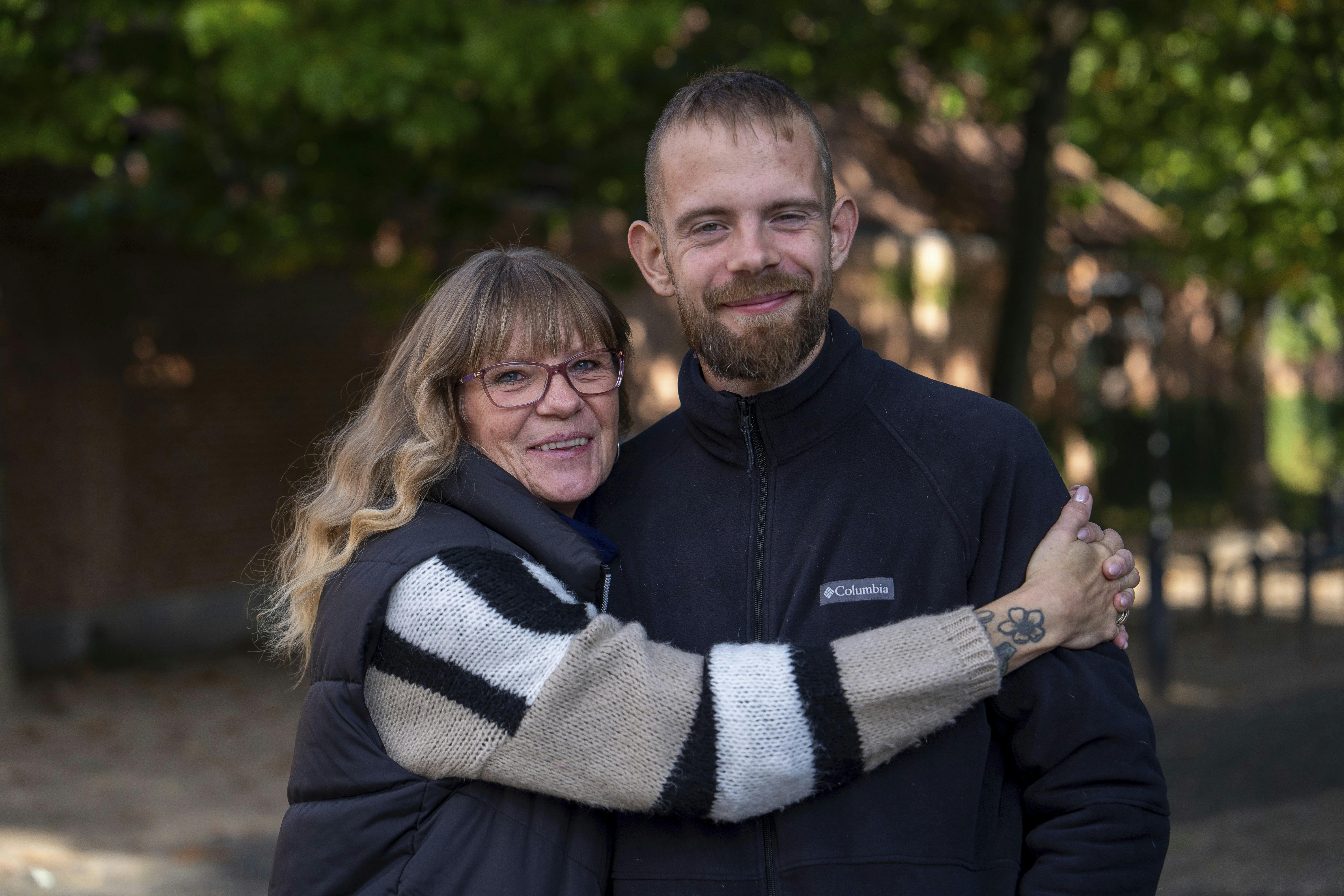 Kirsten sammen med sin søn Andreas. 