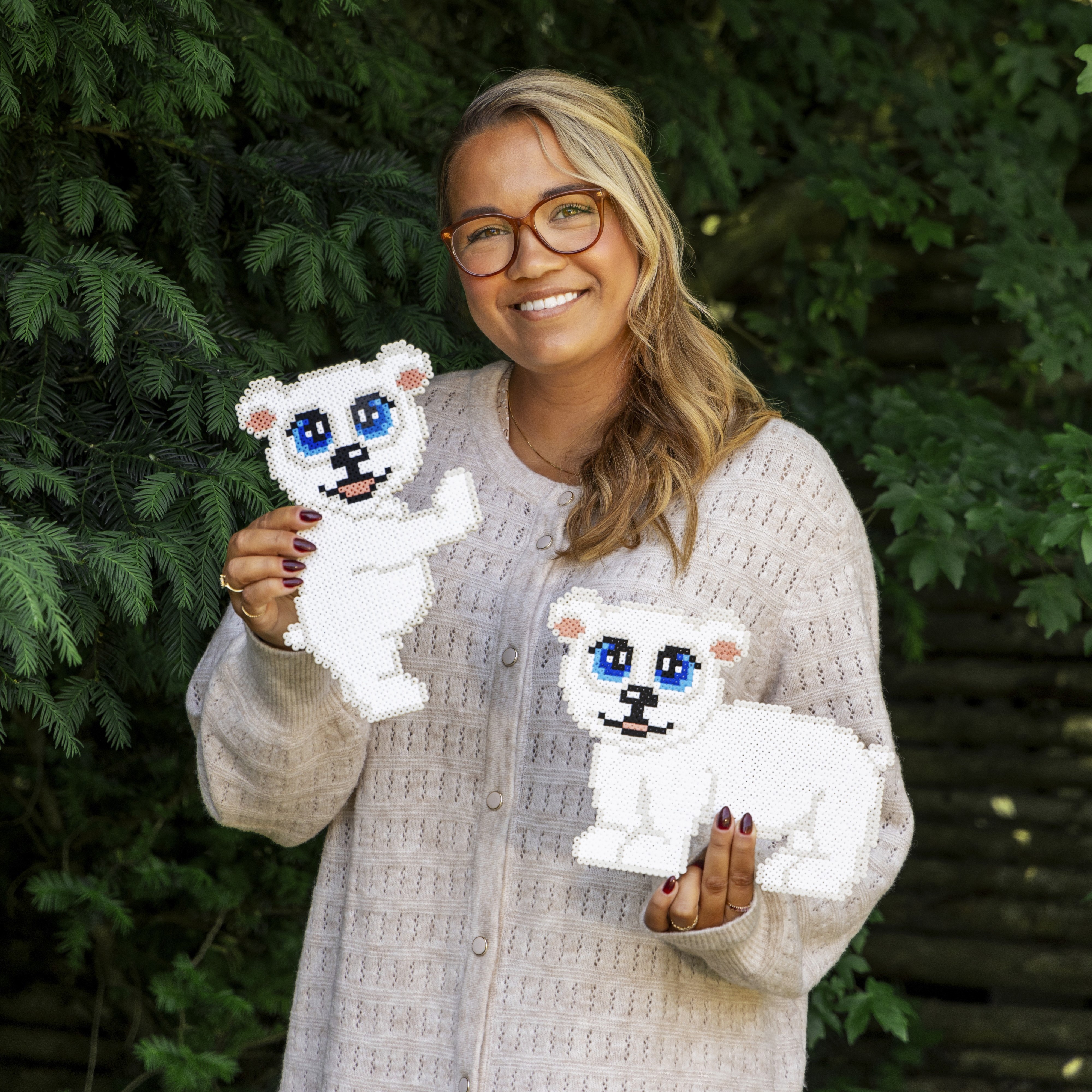 UH 49 2024 - Perlerier af Anja Takacs - Bogsamarbejde