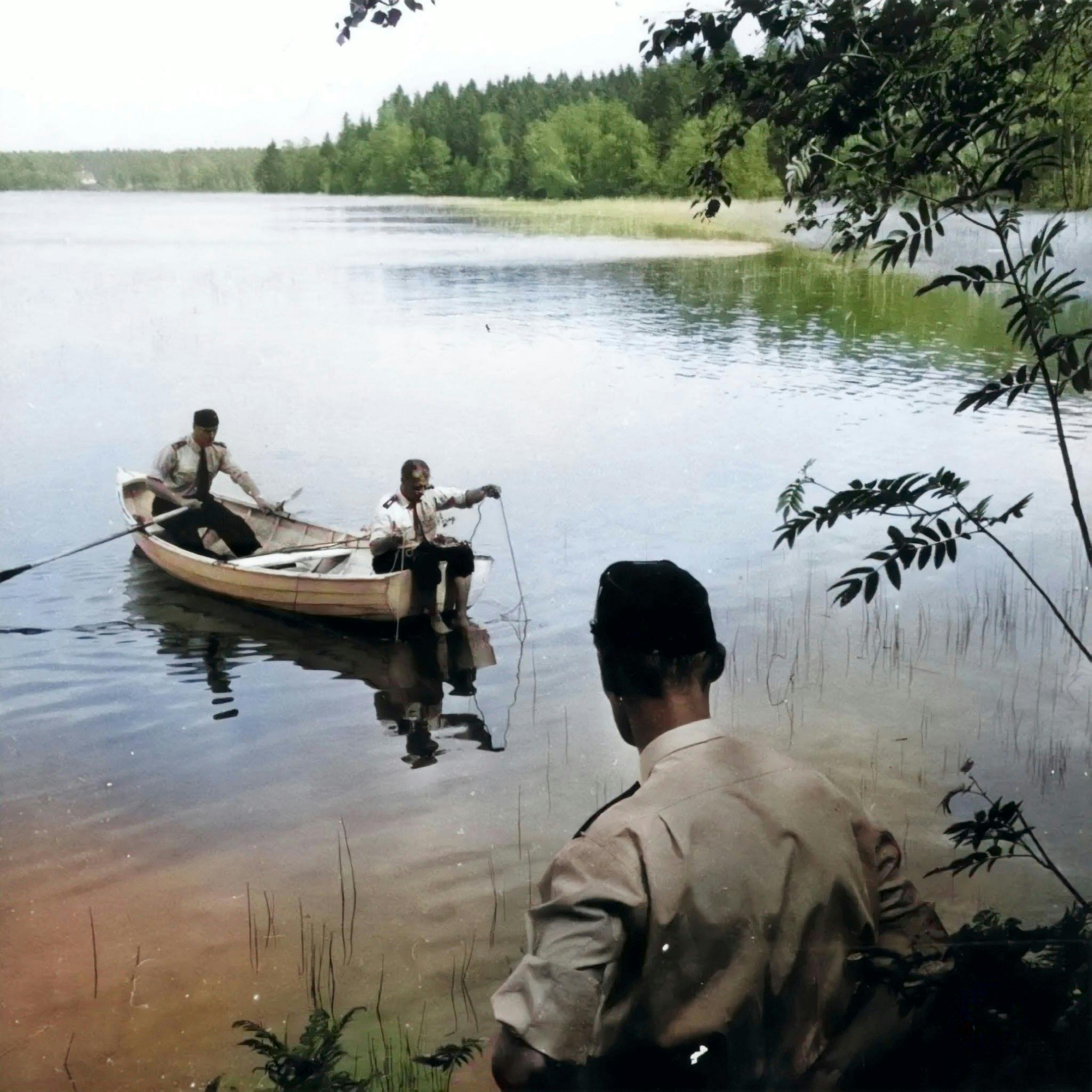 Politi leder efter mordvåben ved Bodomsøen.