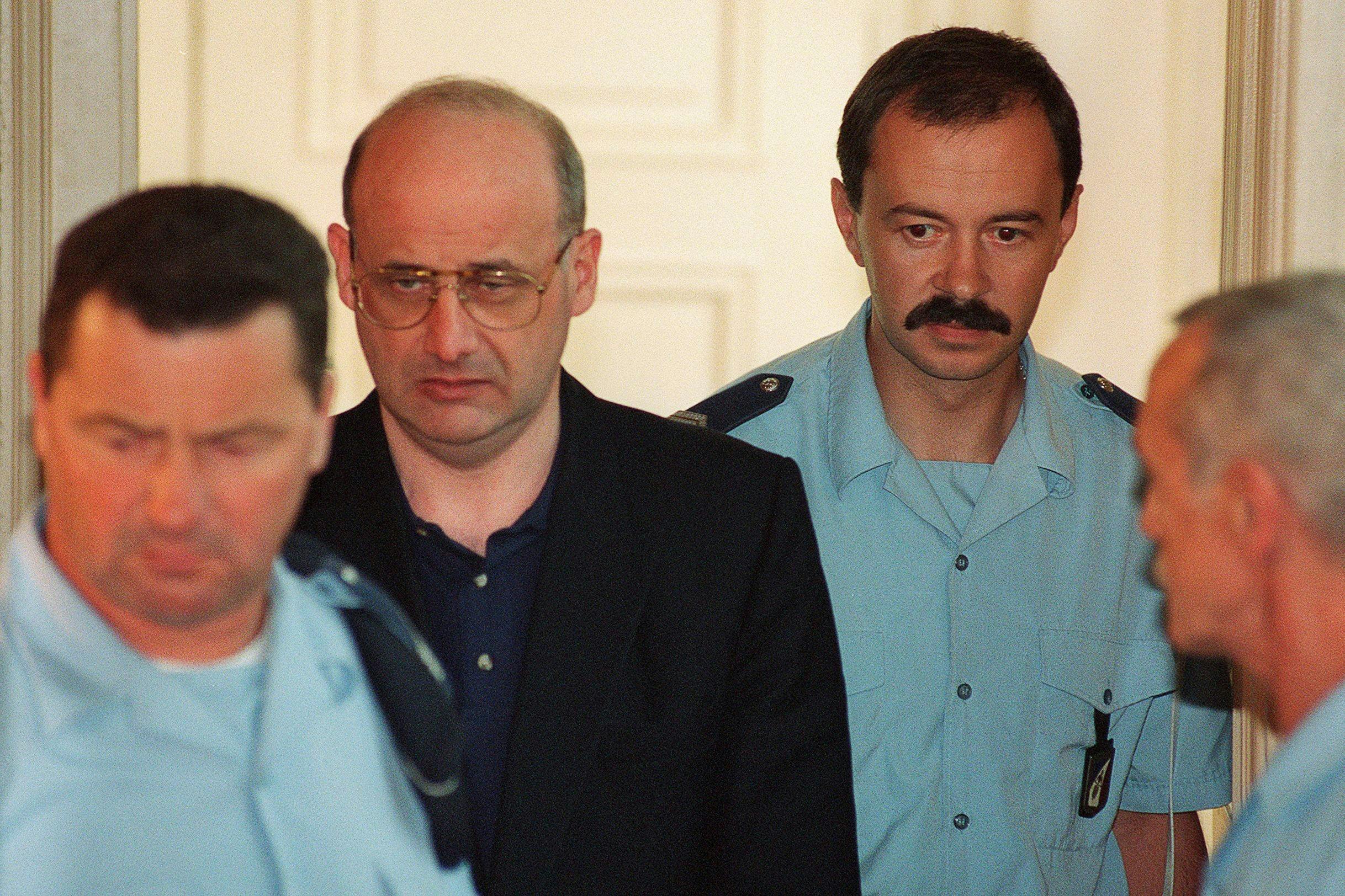 På dette foto fra den 25. juni 1996 ankommer Jean-Claude Romand til sin retssag i Bourg-en-Bresse, Frankrig.