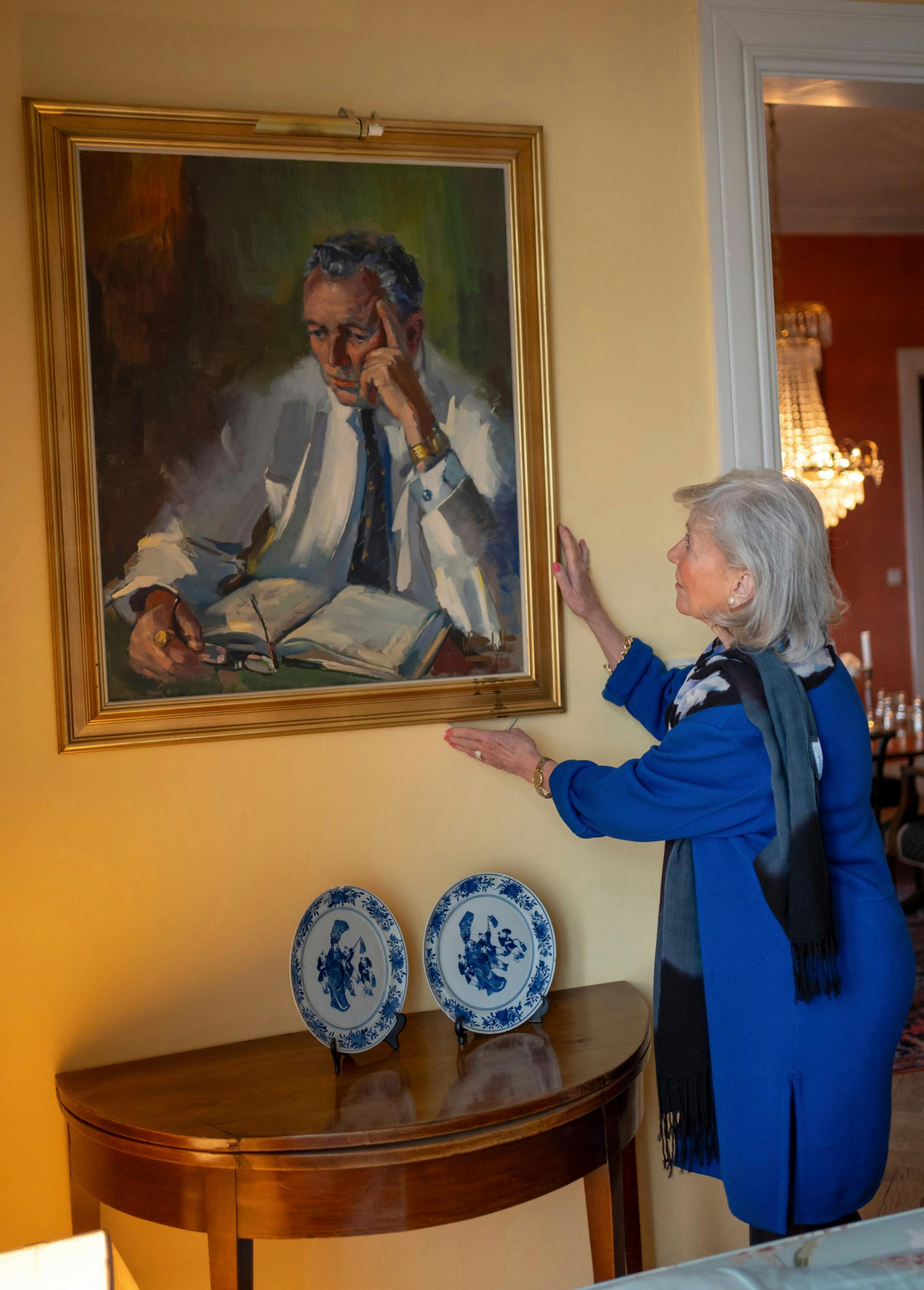 Birgitte Willumsen fra København har selv malet portrættet af sin far, læge Bjørn Ibsen.