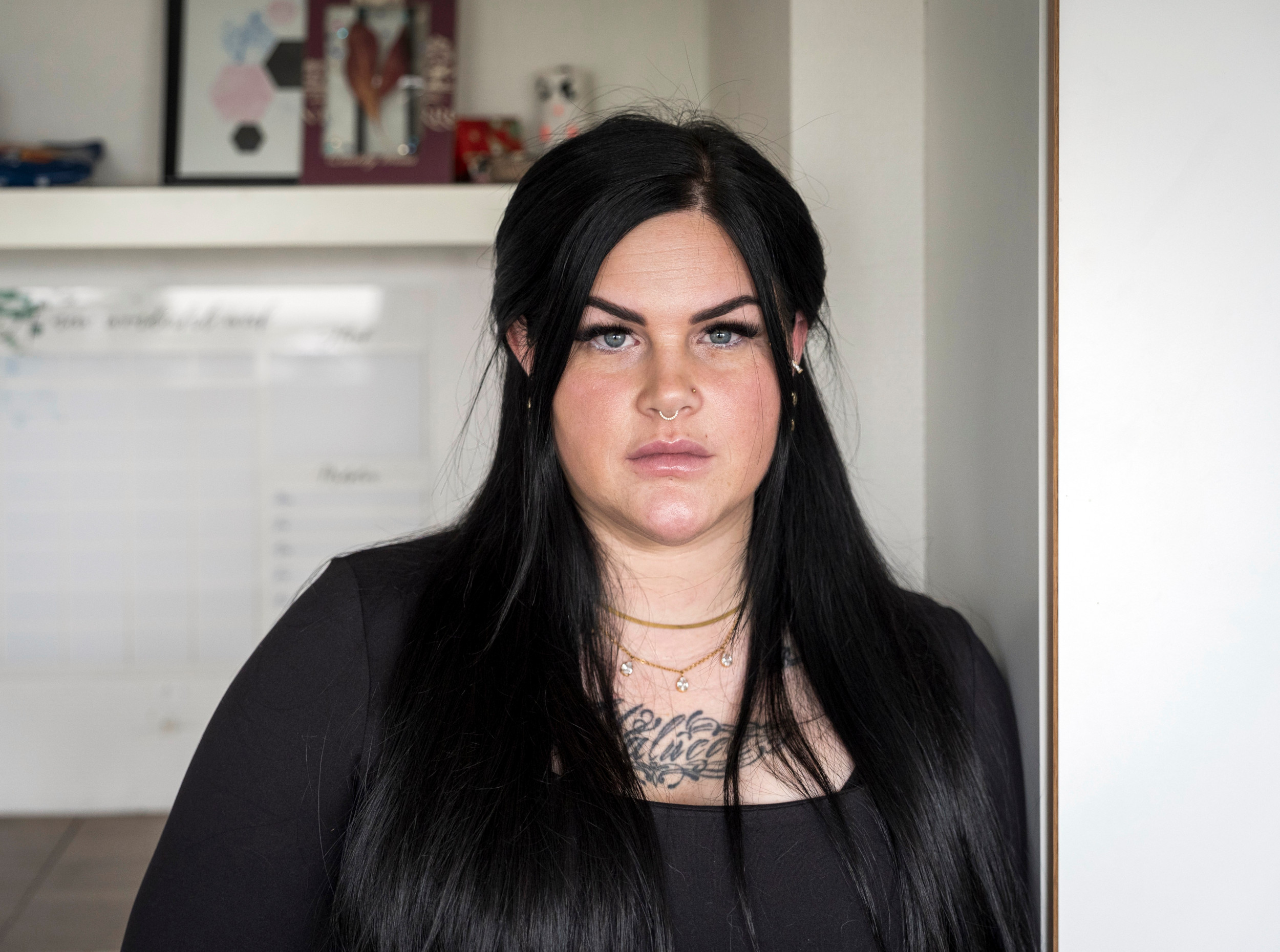 Nannas datter har mistet sin far. Og nu kæmper Nanna dagligt med at gøre det rigtige som mor. Men der findes ingen opskrift på det rigtige, når et barn er i sorg.