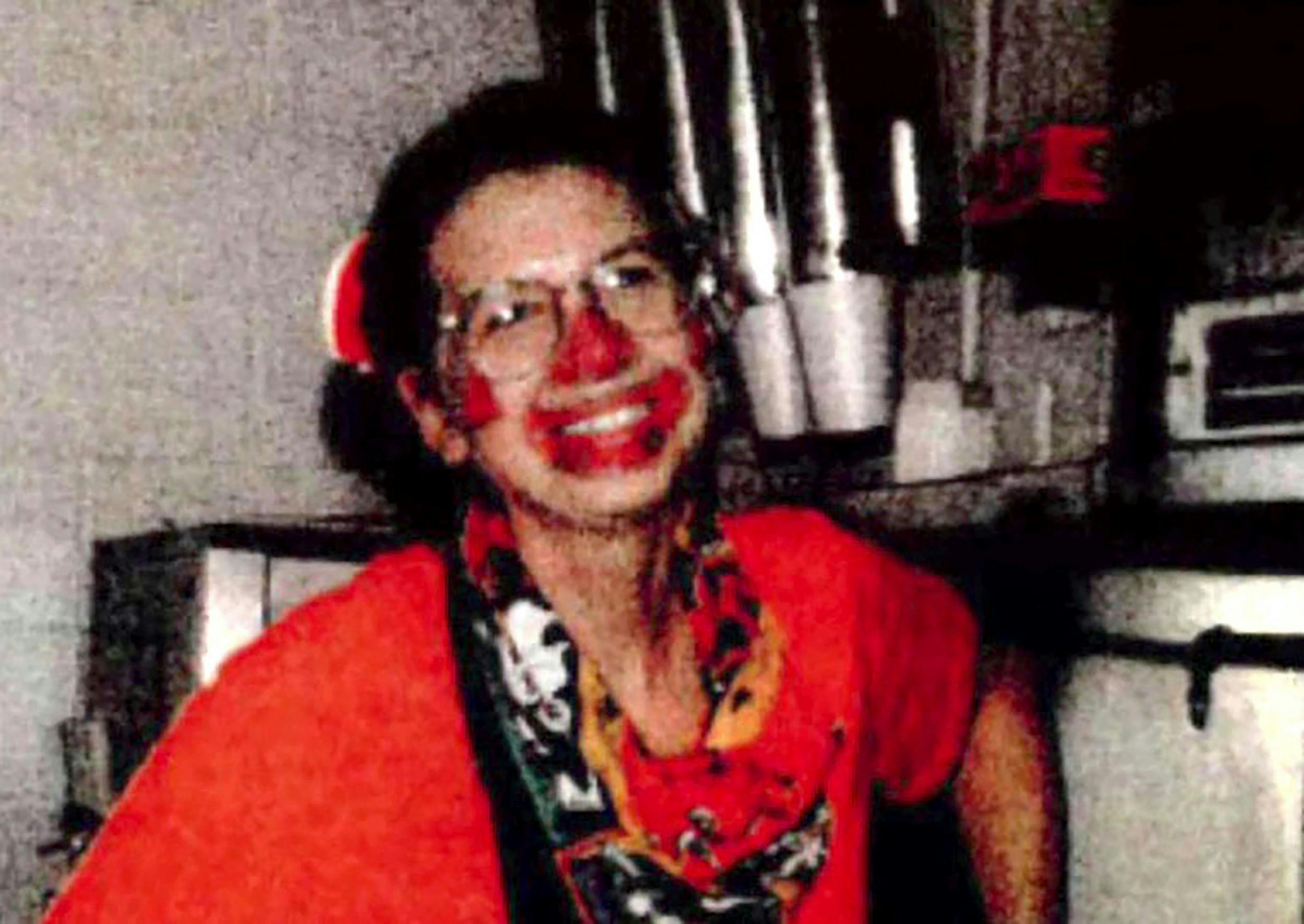 I flere år efter mordet yndede Sheila Keen bizart nok at klæde sig ud som klovn til halloween.