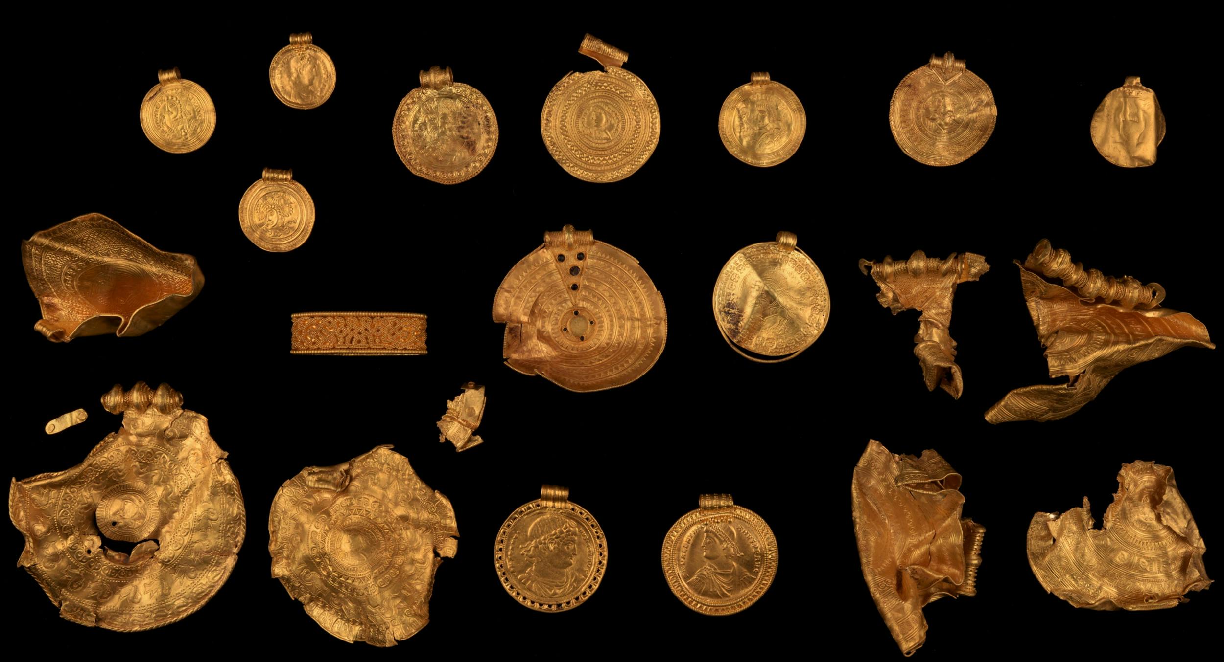 Guldskatten fra Vindelev bliver kaldt det vigtigste fund af danefæ siden Guldhornene. 