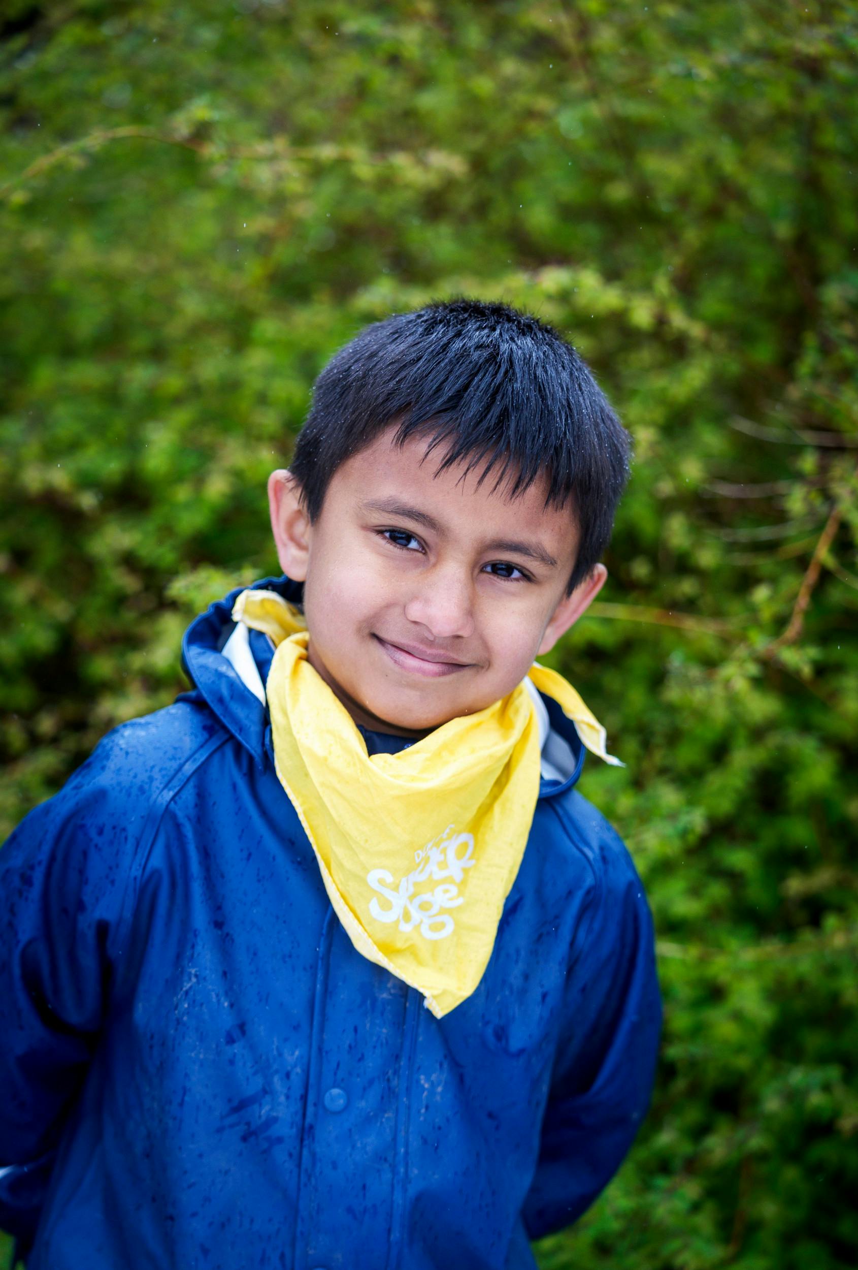 Devansh, 6 år. Vi var ude og finde insekter. Mit hold fandt regnorme, og det var sjovt. Jeg har aldrig fanget regnorme før, og da vi fandt dem, kravlede de ud af fælden.Men jeg var slet ikke bange.