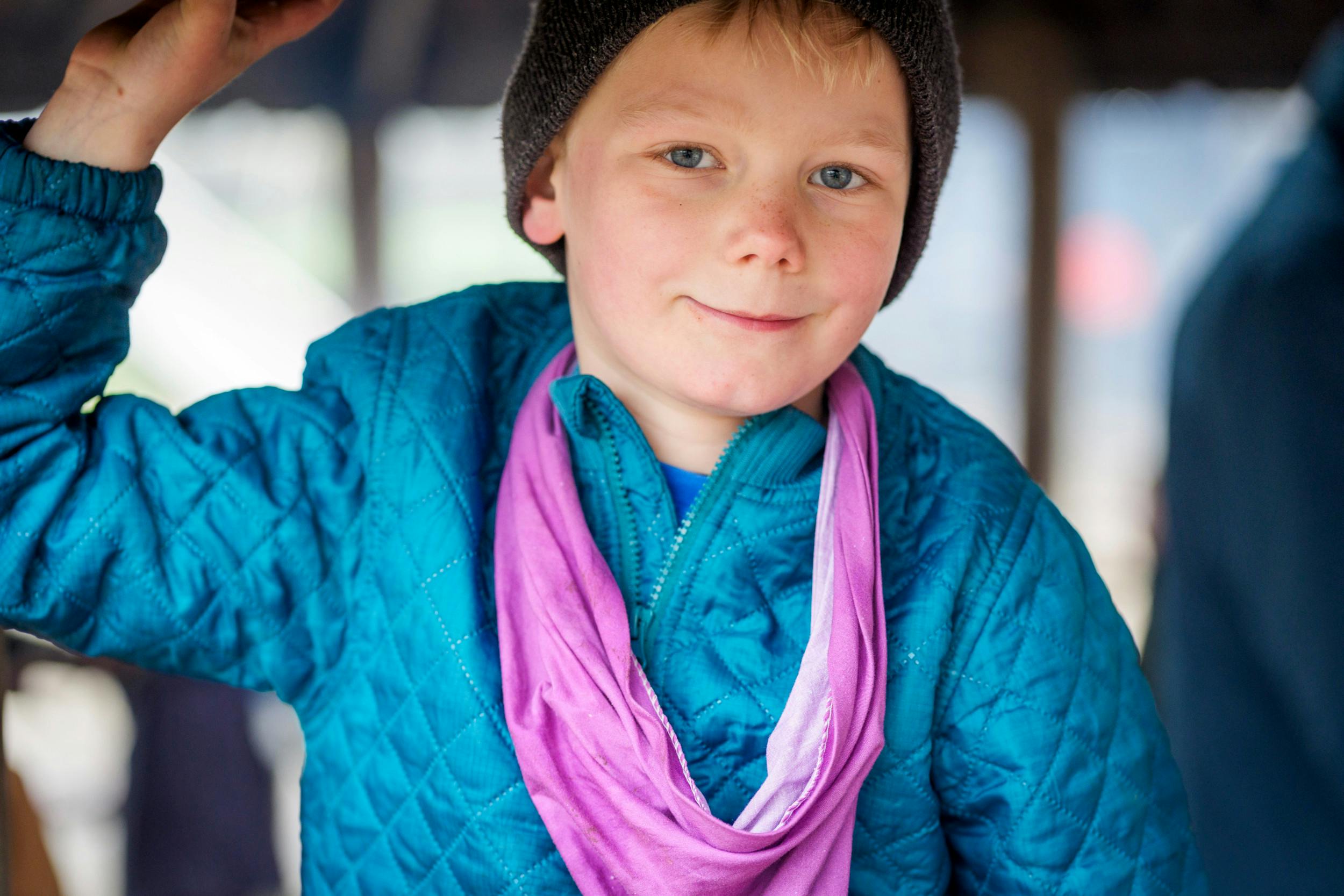 Filip 7 år. Jeg kan lide mange af tingene, både at lave huler og spise i hulen. Jeg er blevet bedre til at bygge huler, for sidste gang kunne jeg ikke huske, hvordan man startede. Det ved jeg nu.