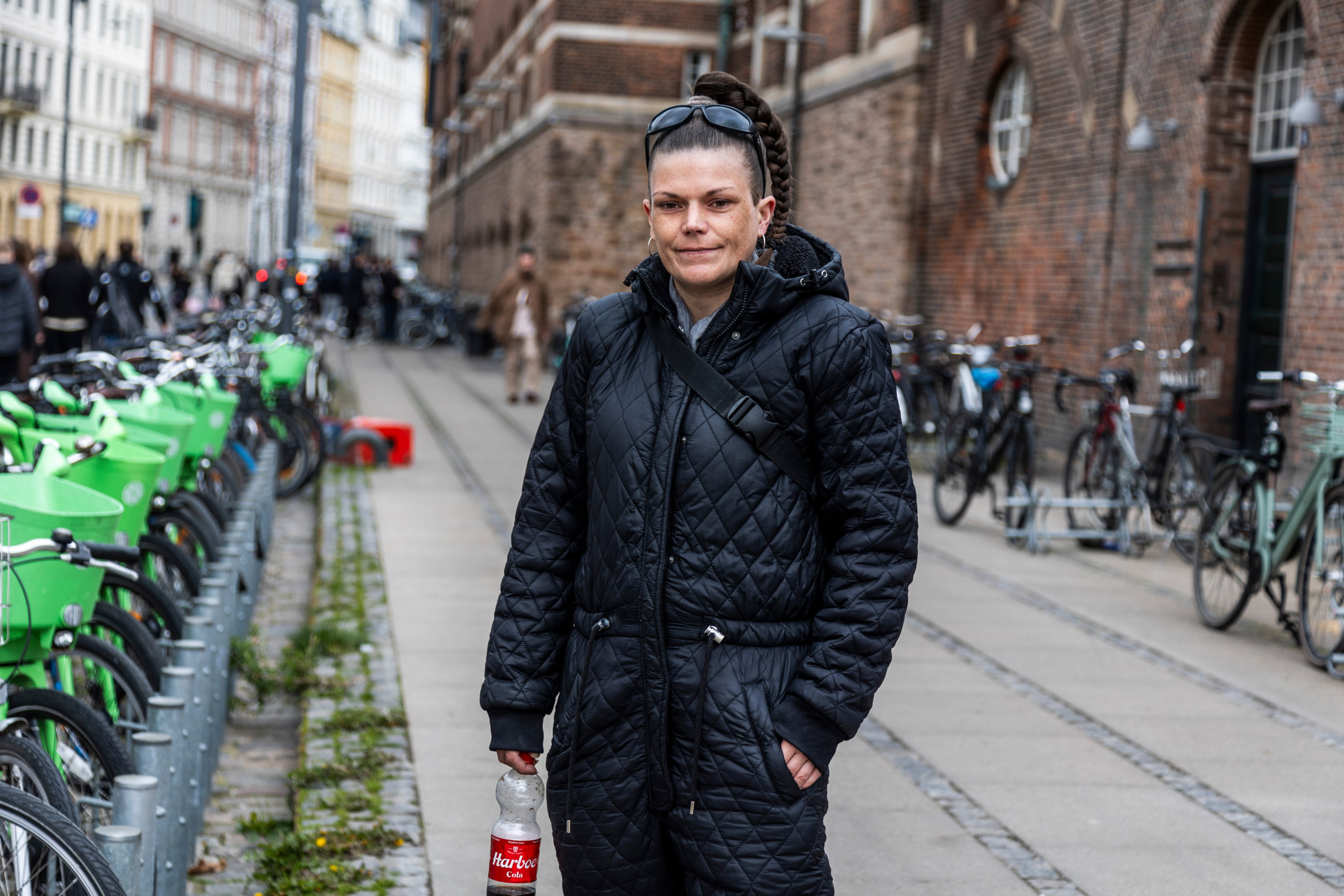 Julie foran hovedbanegården.