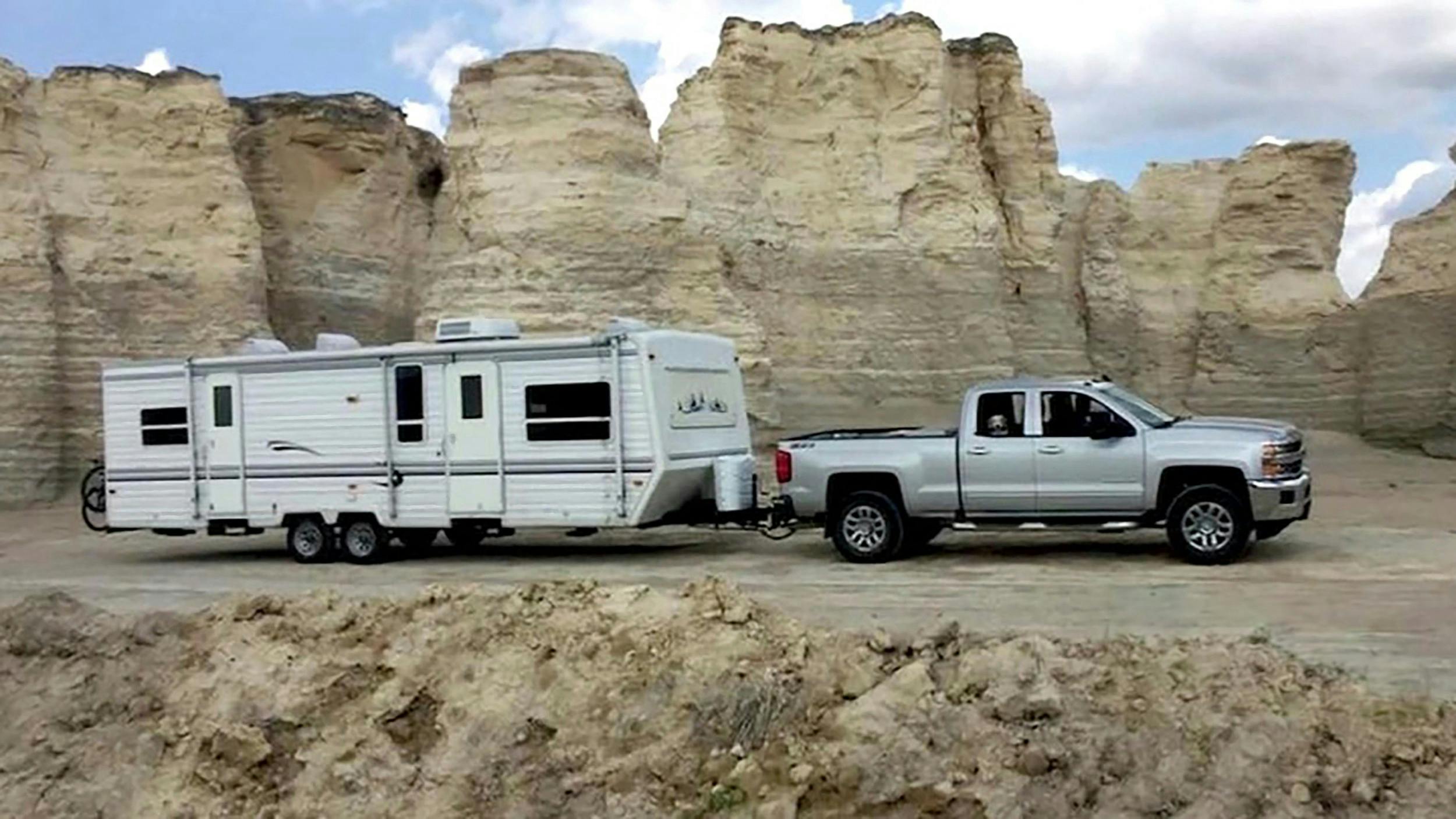 Ægteparret Butlers pickup og campingvogn fotograferet på The Bowl, hvor drabene skete.