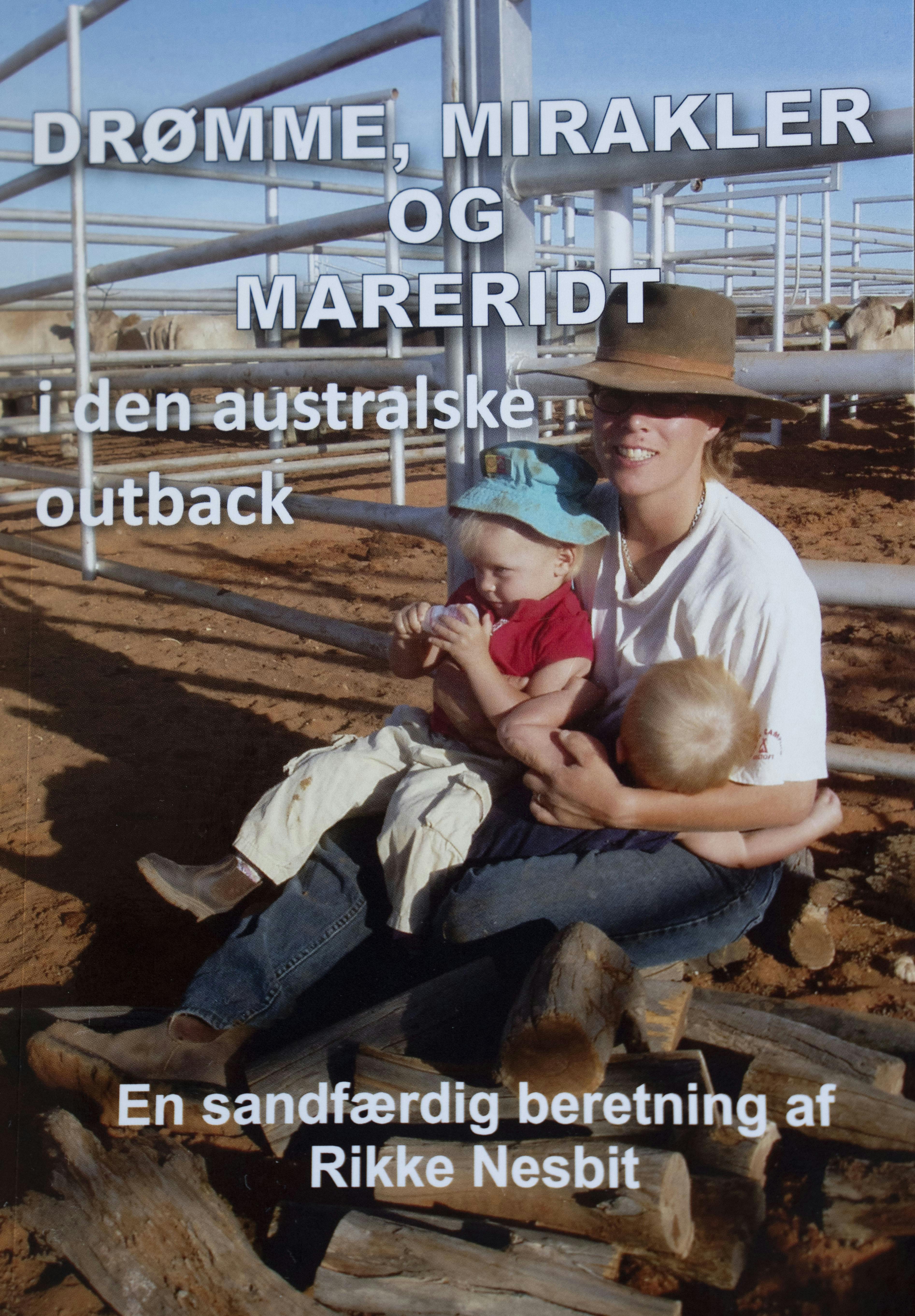 Bogen ’Drømme, mirakler og mareridt i den australske outback’, som Rikke har skrevet.