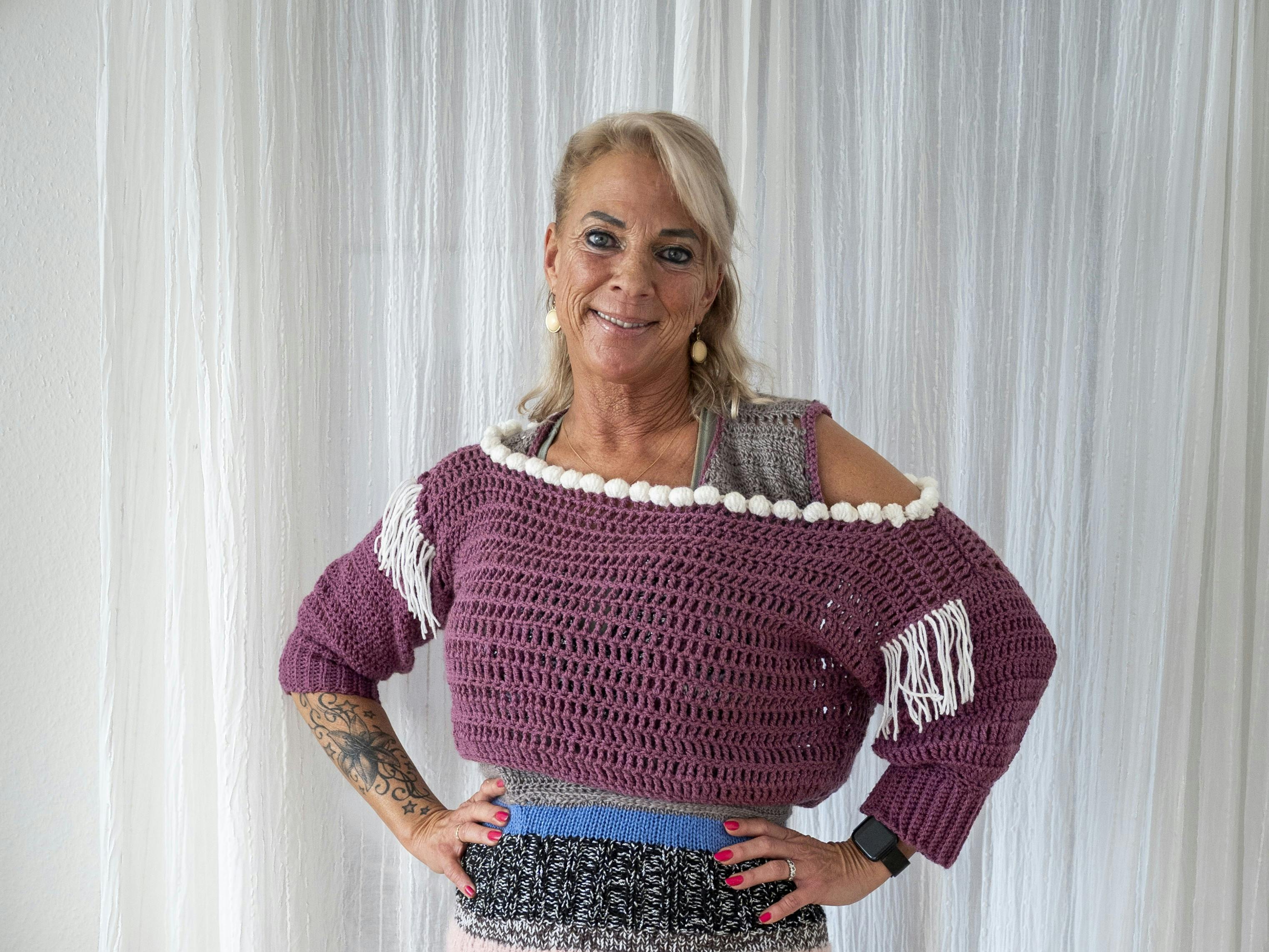 Eva Diemar står i helfigur med hænderne i siden.