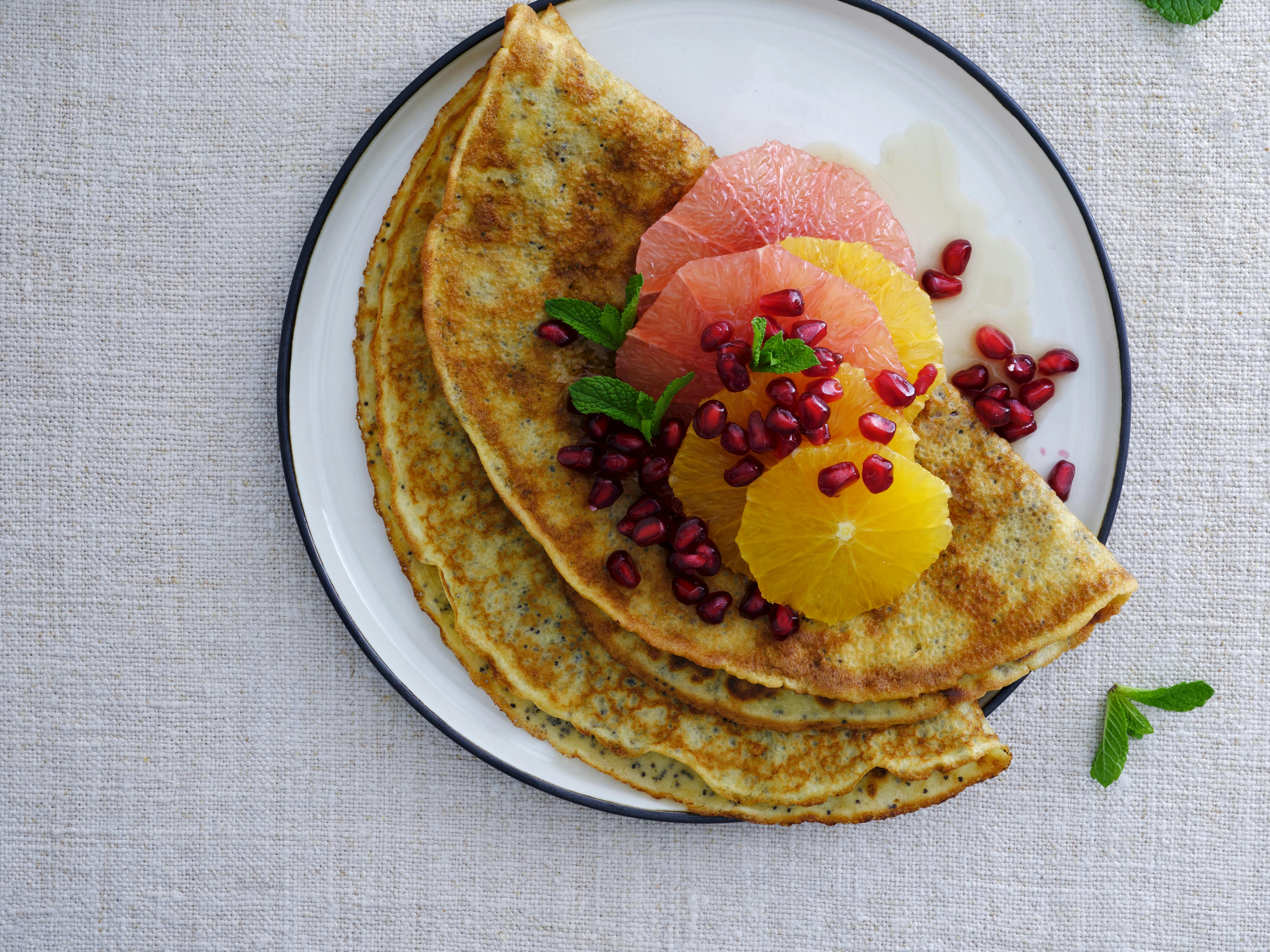 Pandekager med appelsinsalat