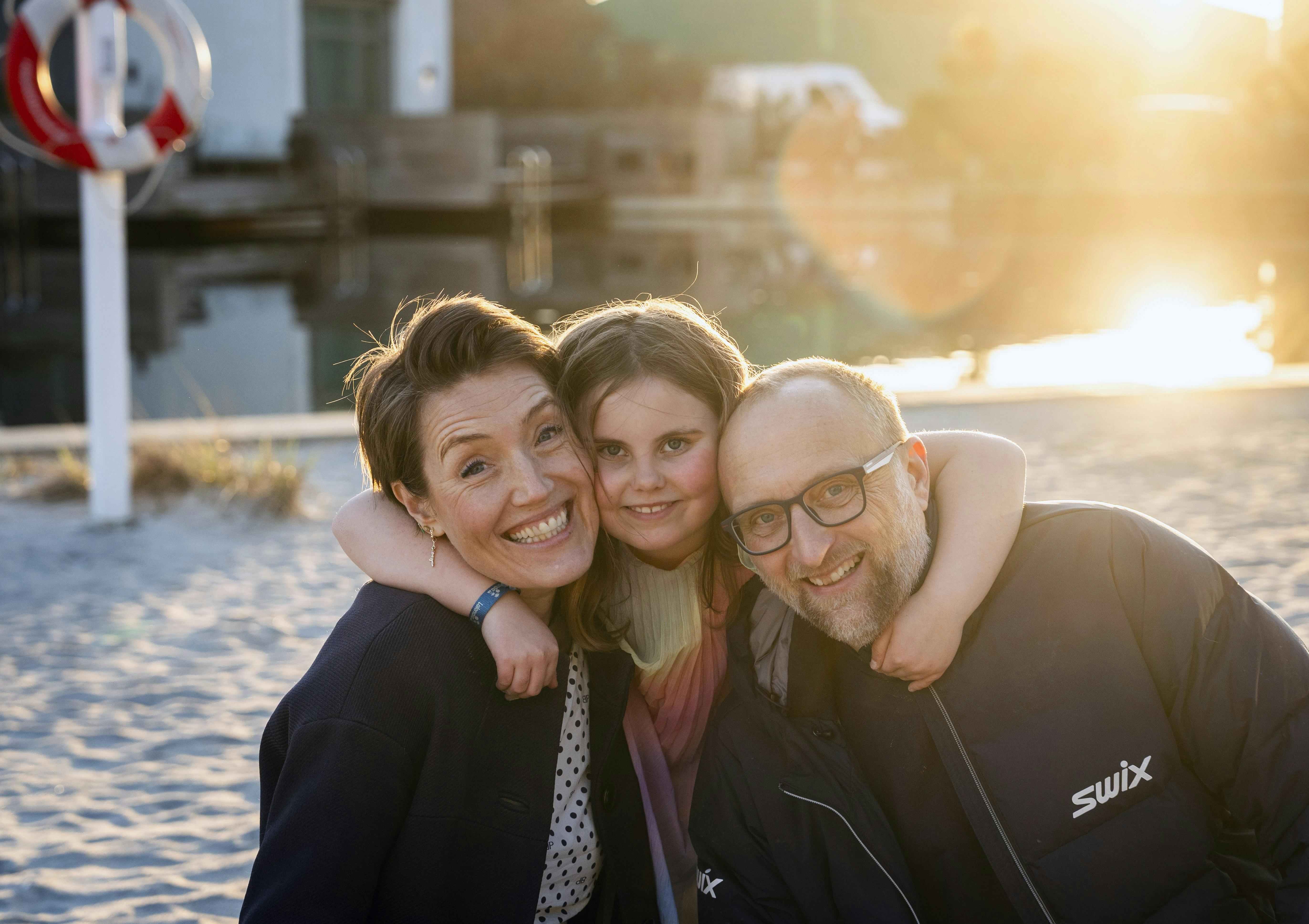 https://imgix.udeoghjemme.dk/2025-04-28/20250319-Athena-med-Jeanette-og-Brian-Gron-Nielsen-UH-51_1SL715.jpg