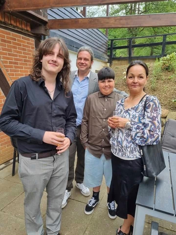 Familiebillede af Henrik,. hustruen, Alexander og lillebrore Oskar.