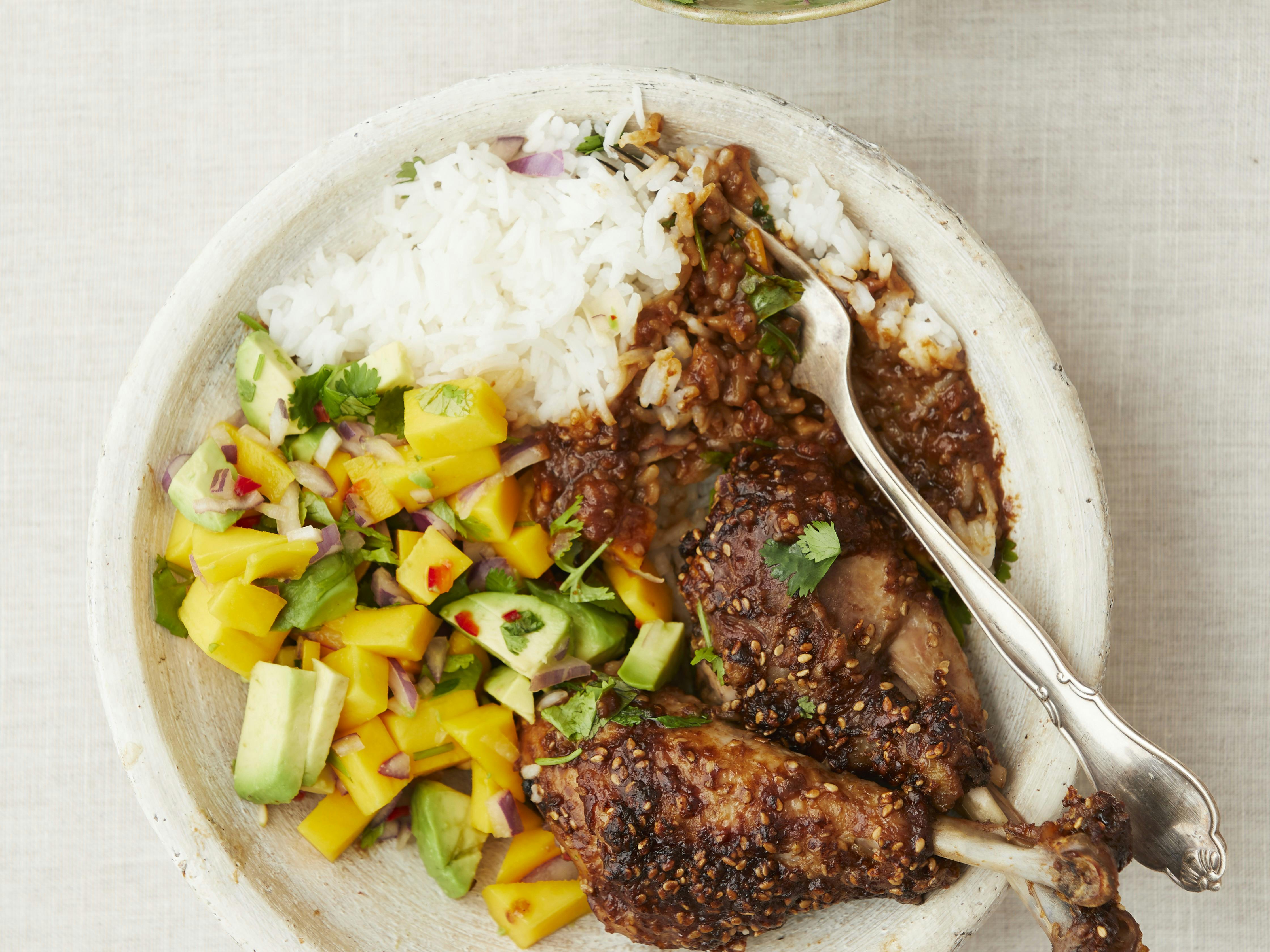 Peanut-kyllingelår med mangosalat