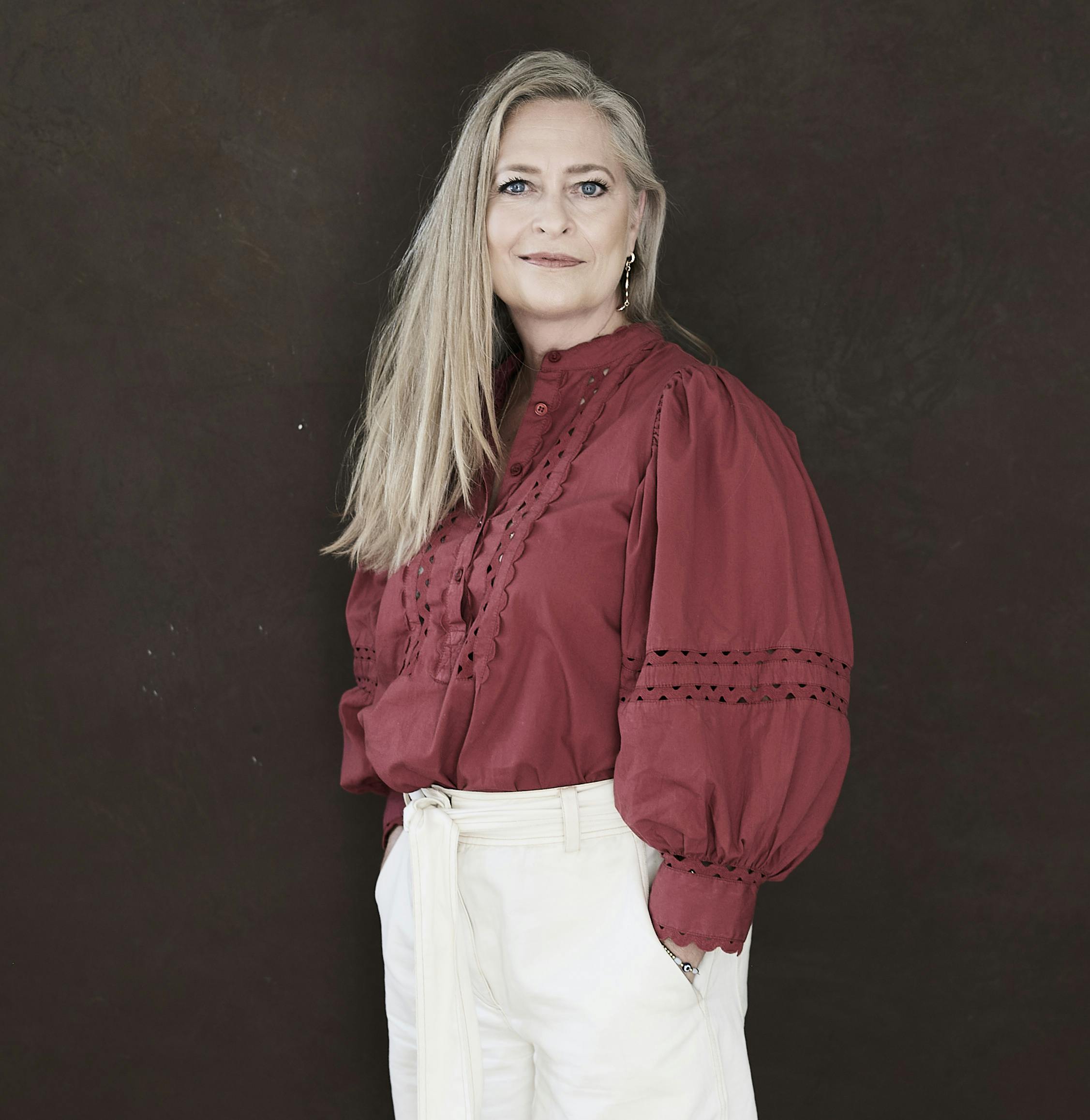 https://imgix.udeoghjemme.dk/2025-05-20/Camilla-Trustrup_Fotograf_Stine-Heilmann.jpg